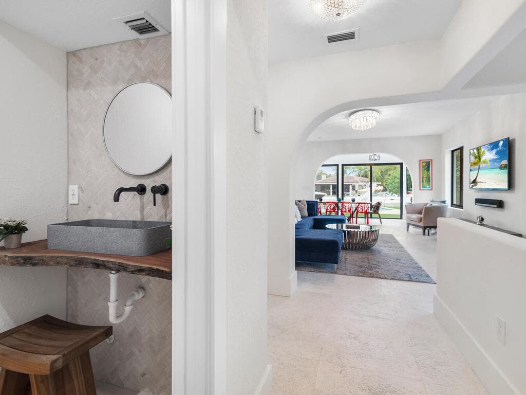 7820 Hawthorne Avenue, Miami Beach, FL 33141 — photo 22 of 52