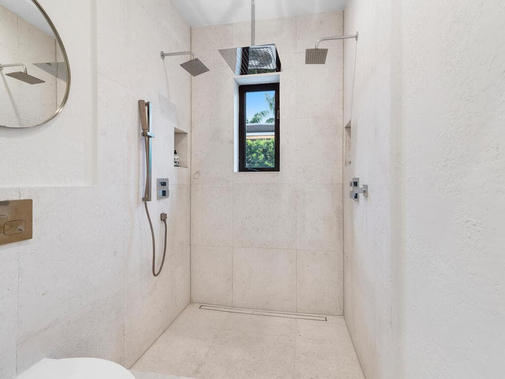 7820 Hawthorne Avenue, Miami Beach, FL 33141 — photo 19 of 52