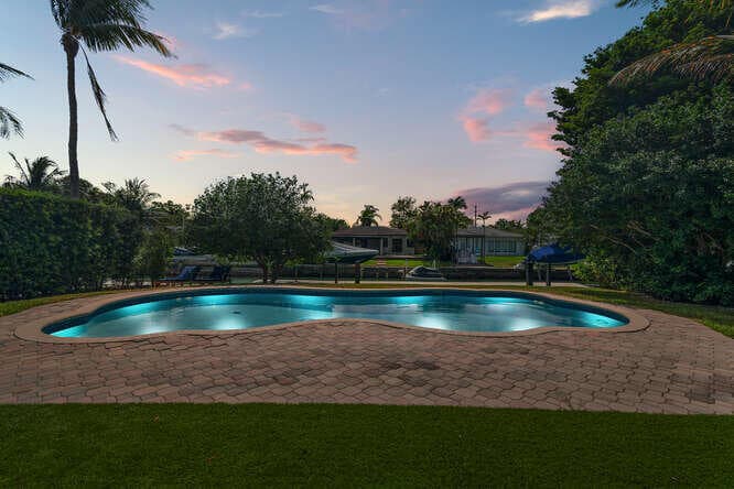 7820 Hawthorne Avenue, Miami Beach, FL 33141 — photo 36 of 52