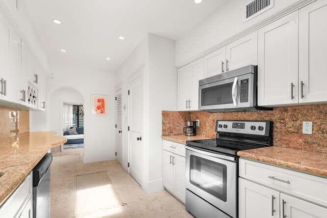 7820 Hawthorne Avenue, Miami Beach, FL 33141 — photo 41 of 52