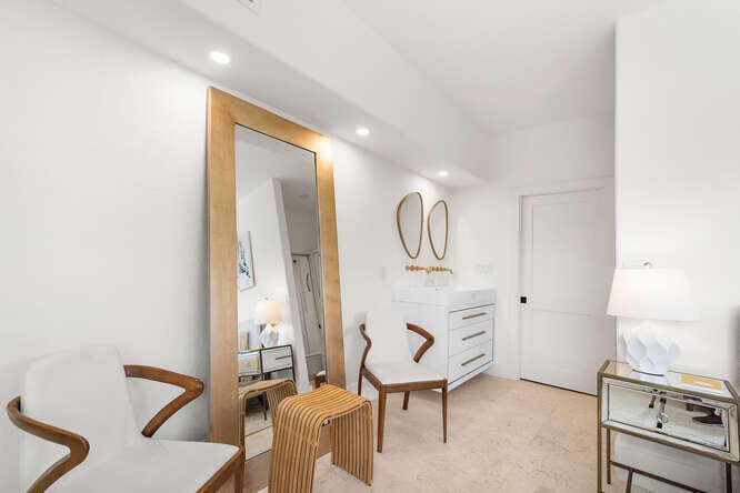 7820 Hawthorne Avenue, Miami Beach, FL 33141 — photo 17 of 52