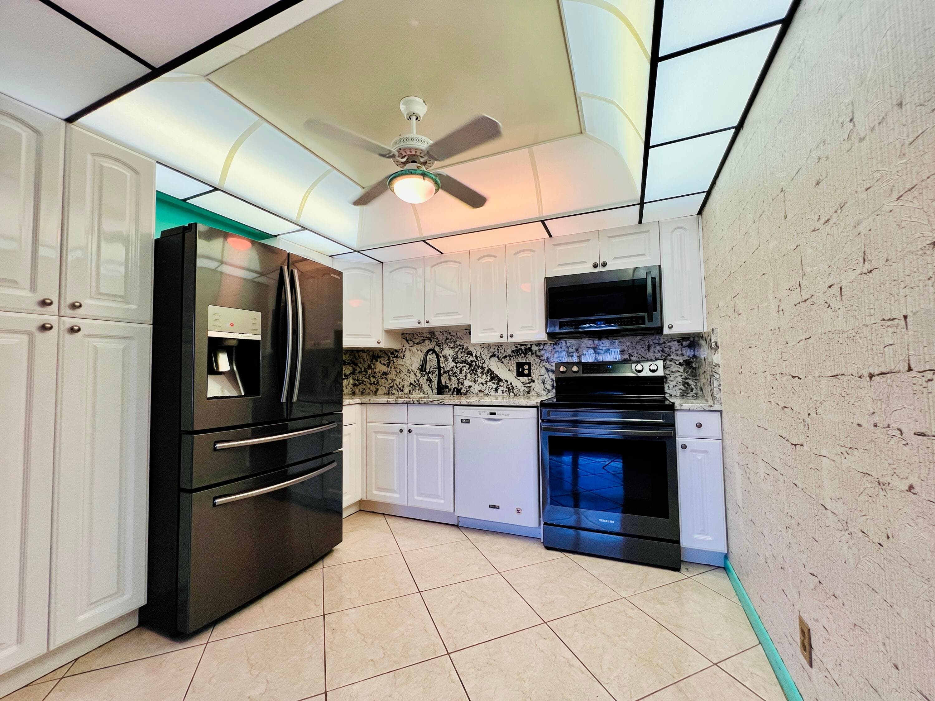 110 Wellington B, West Palm Beach, FL 33417 — photo 1 of 20