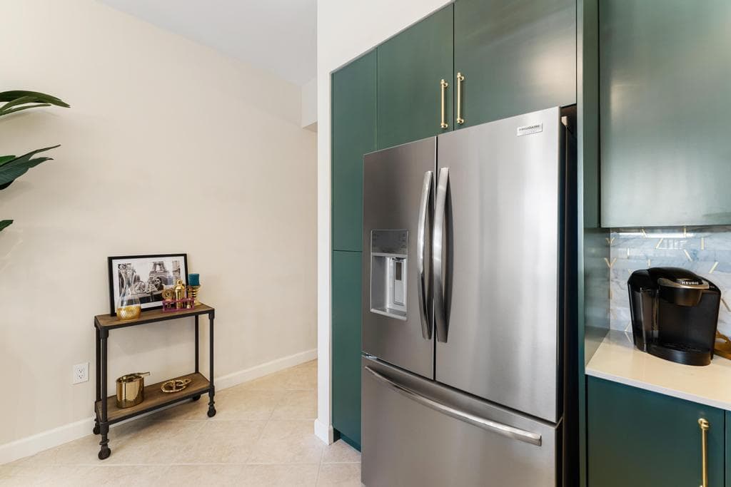 801 S Olive Avenue 413, West Palm Beach, FL 33401 — photo 8 of 43
