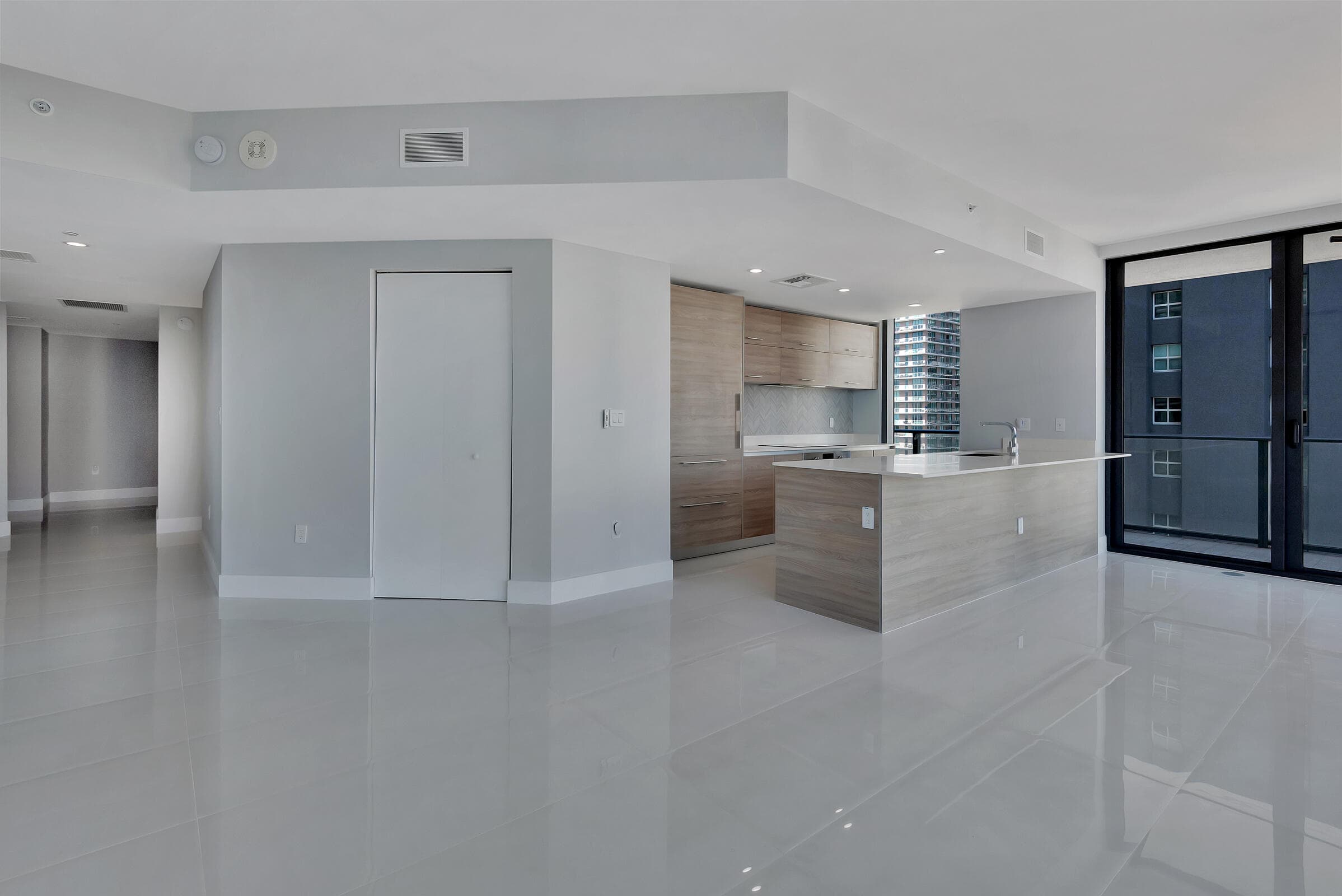 1300 S Miami Avenue 2401, Miami, FL 33130 — photo 15 of 41