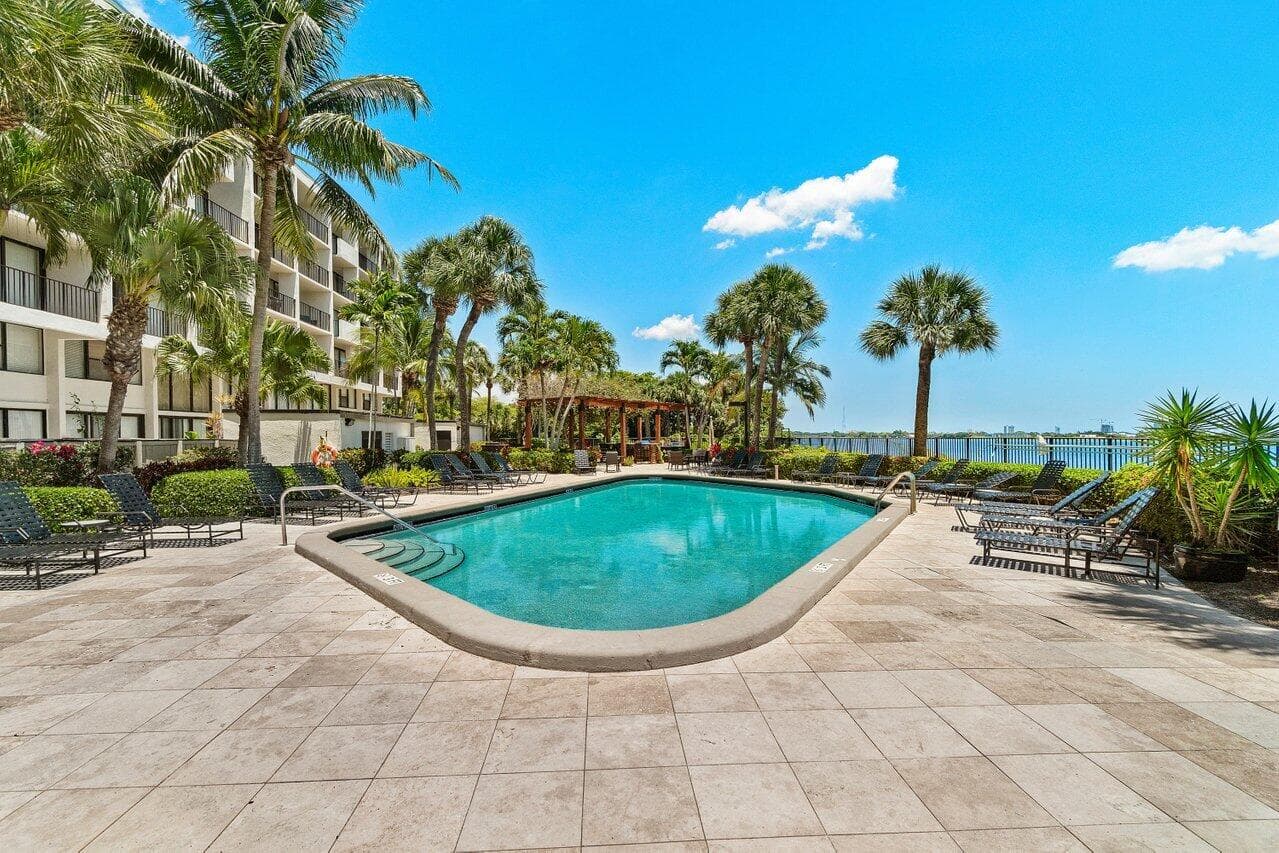 1830 Embassy Drive 303, West Palm Beach, FL 33401 — photo 18 of 20