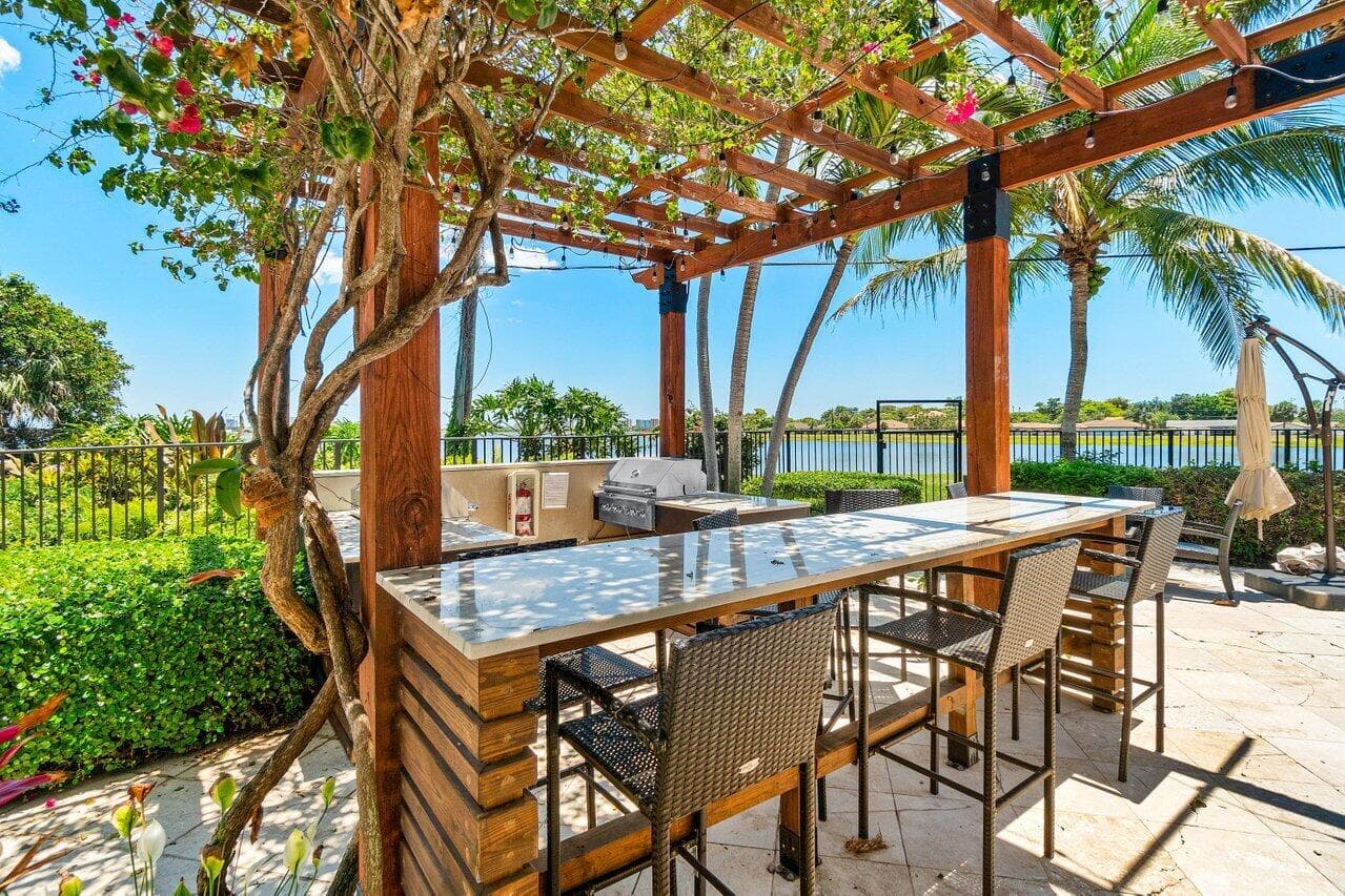1830 Embassy Drive 303, West Palm Beach, FL 33401 — photo 19 of 20