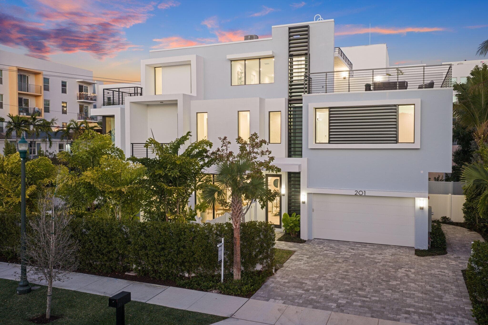 201 SE 4th Avenue, Delray Beach, FL 33483 — photo 1 of 97