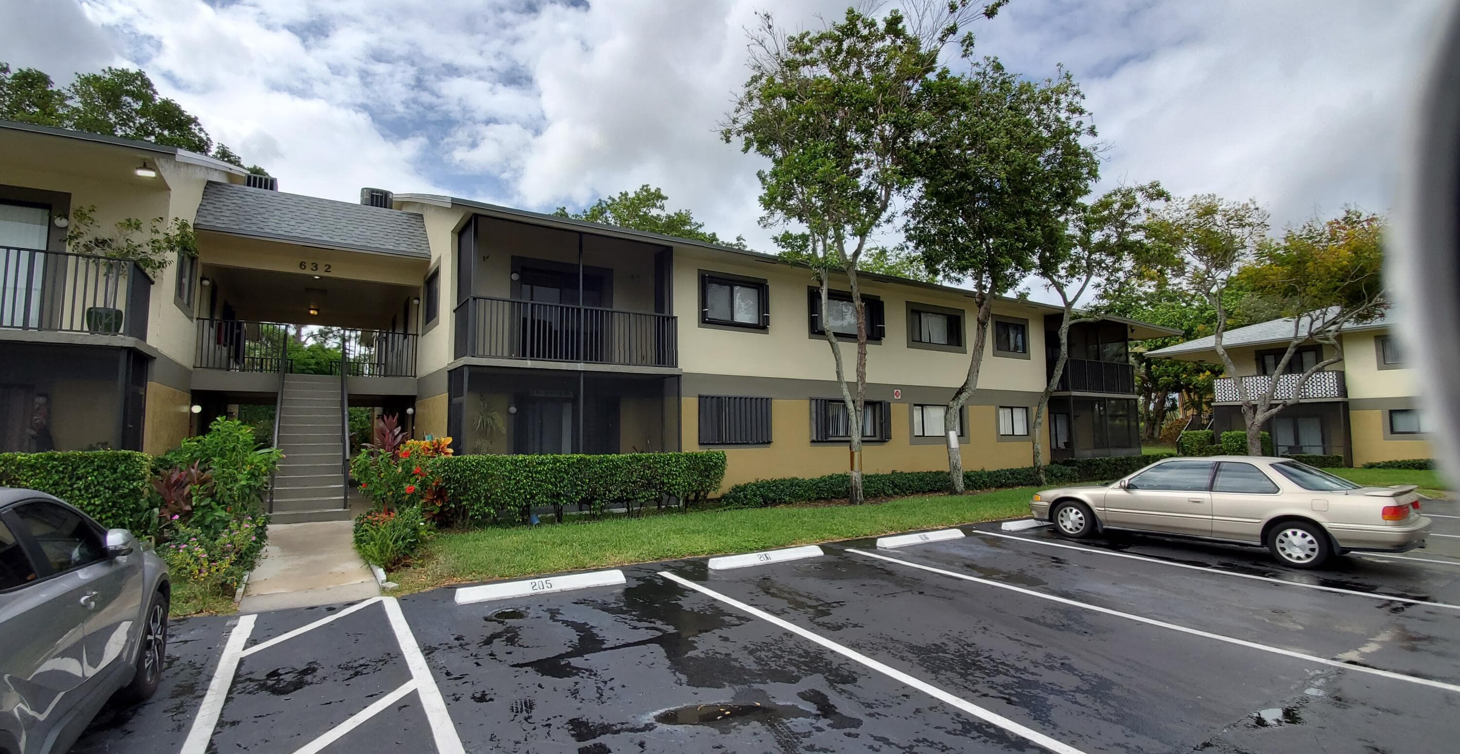 677 Trace Circle 101, Deerfield Beach, FL 33441 — photo 2 of 34