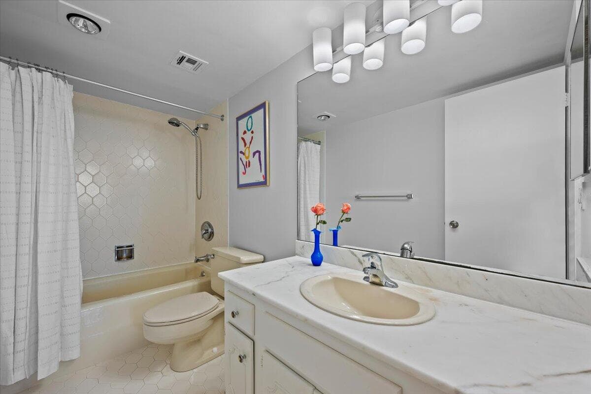 2400 Presidential Way 1005, West Palm Beach, FL 33401 — photo 19 of 38