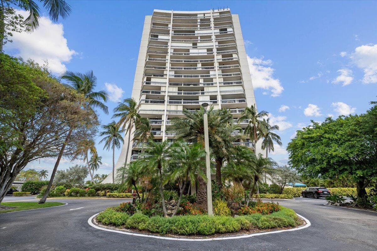 2400 Presidential Way 1005, West Palm Beach, FL 33401 — photo 33 of 38