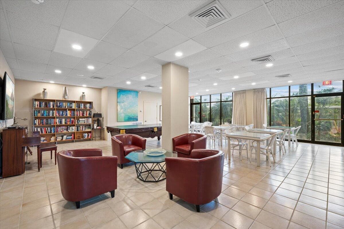 2400 Presidential Way 1005, West Palm Beach, FL 33401 — photo 35 of 38