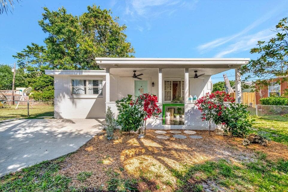 237 SW 3rd Avenue, Delray Beach, FL 33444 — photo 1 of 37
