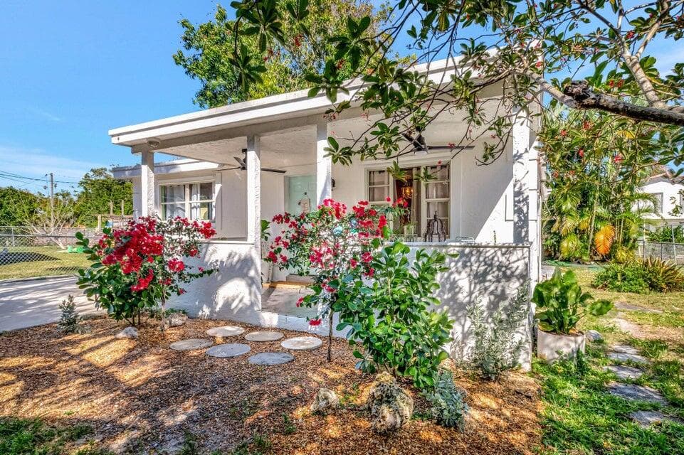 237 SW 3rd Avenue, Delray Beach, FL 33444 — photo 3 of 37