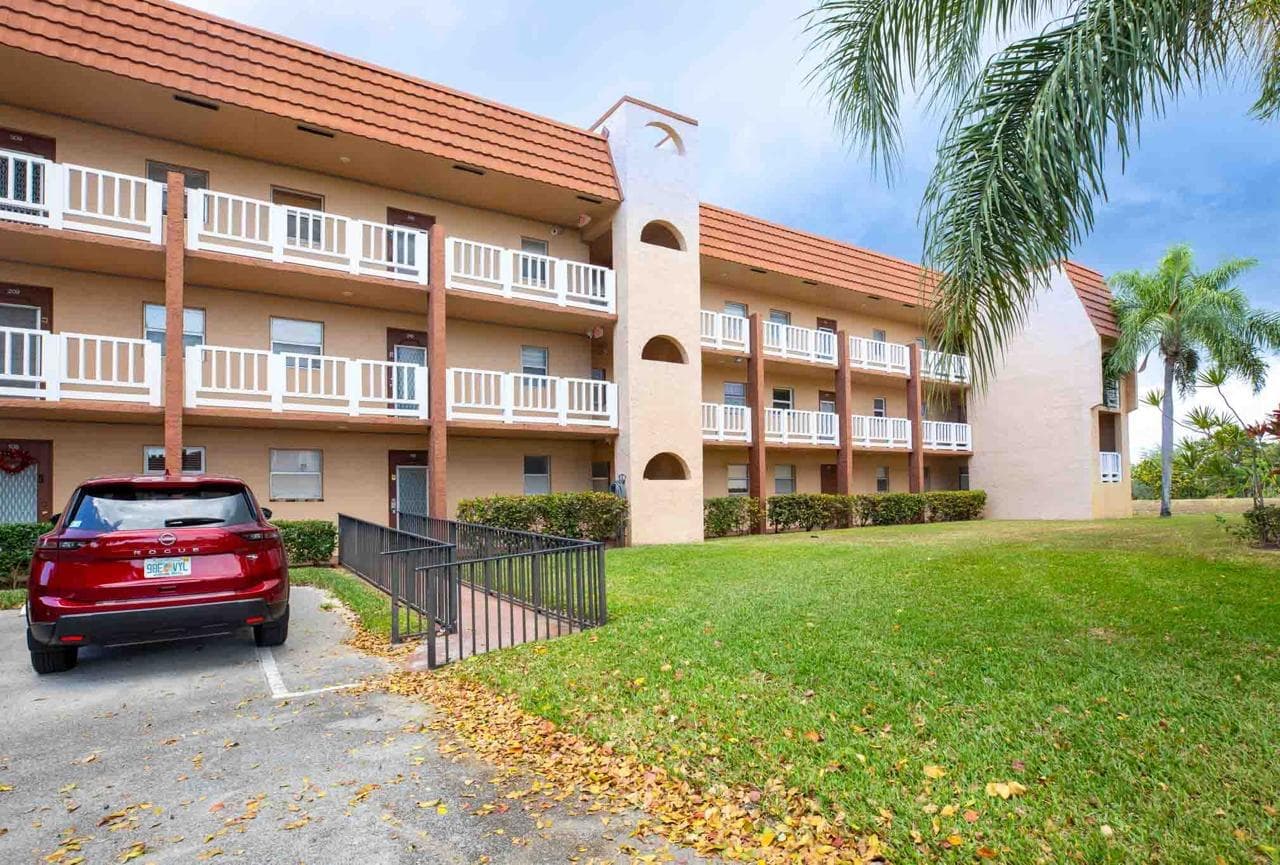 9041 Sunrise Lakes Boulevard 111, Sunrise, FL 33322 — photo 1 of 18