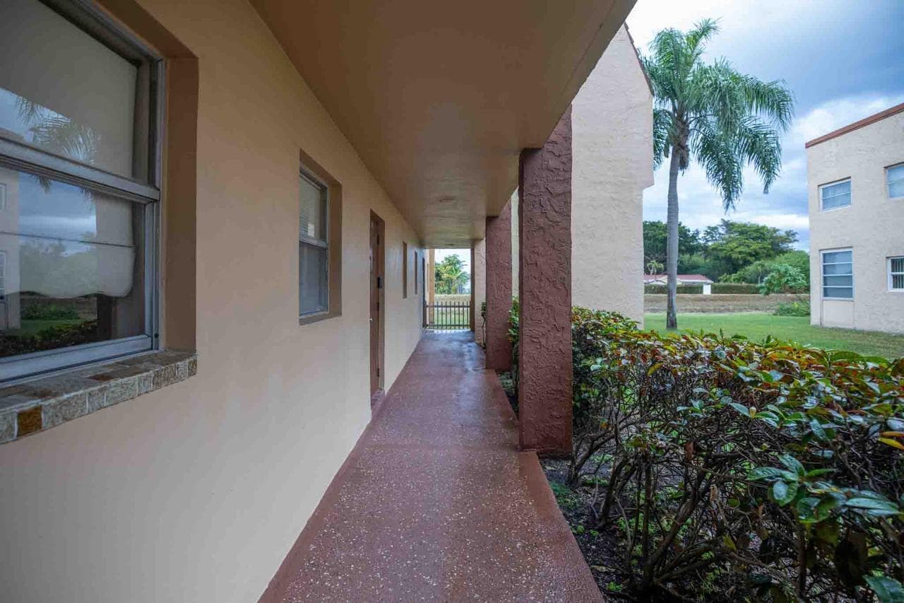 9041 Sunrise Lakes Boulevard 111, Sunrise, FL 33322 — photo 4 of 18