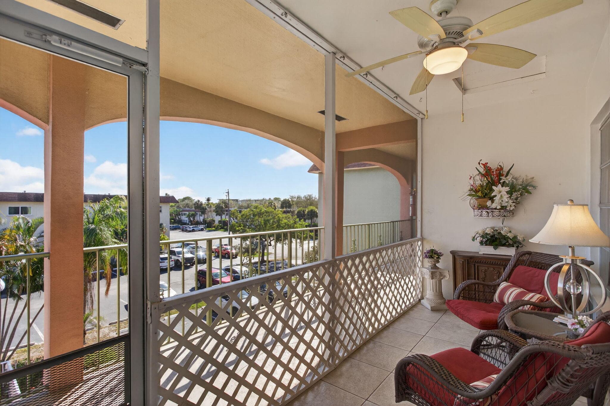 100 SE 6th Avenue 303, Pompano Beach, FL 33060 — photo 4 of 58