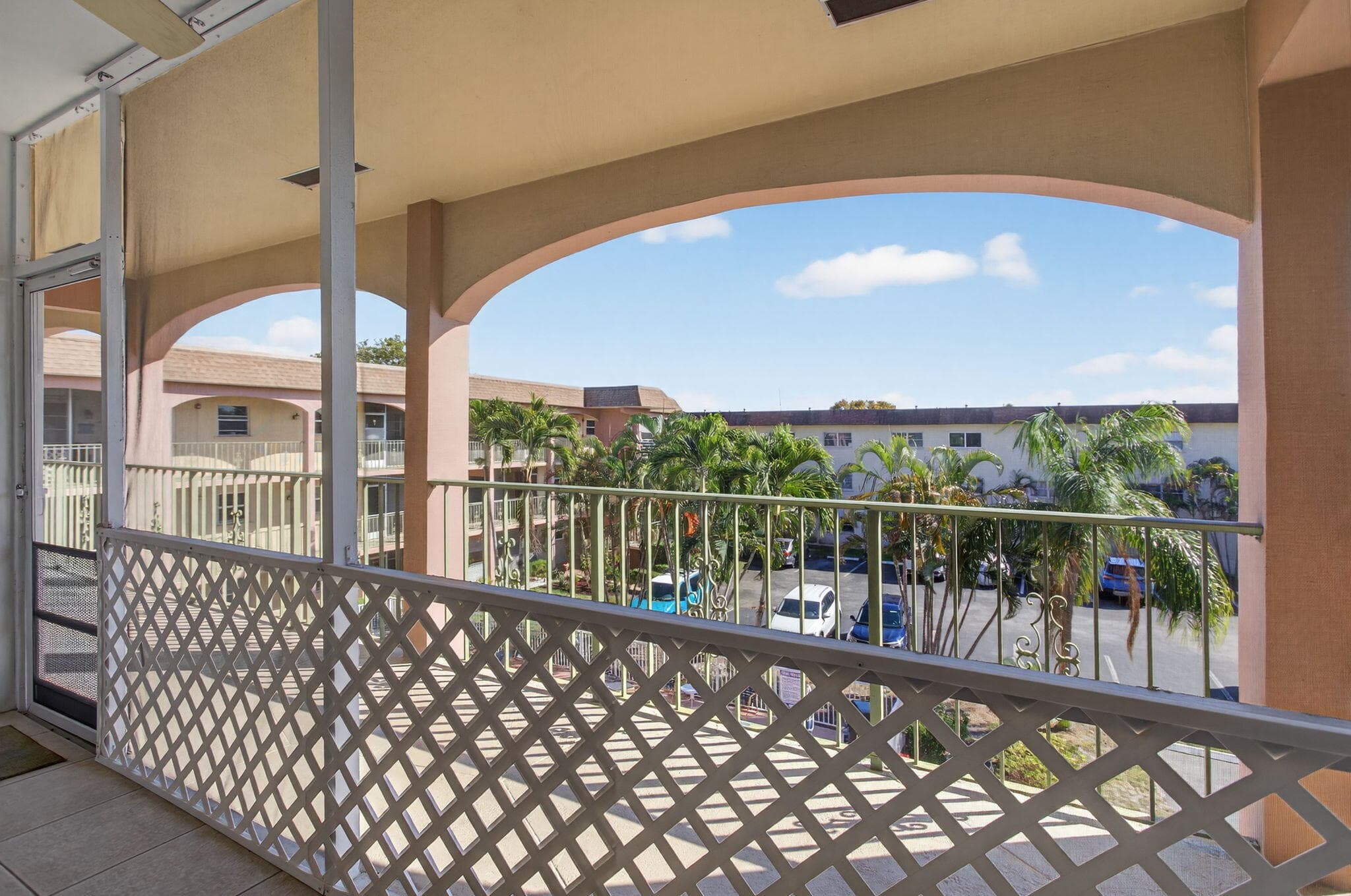 100 SE 6th Avenue 303, Pompano Beach, FL 33060 — photo 5 of 58