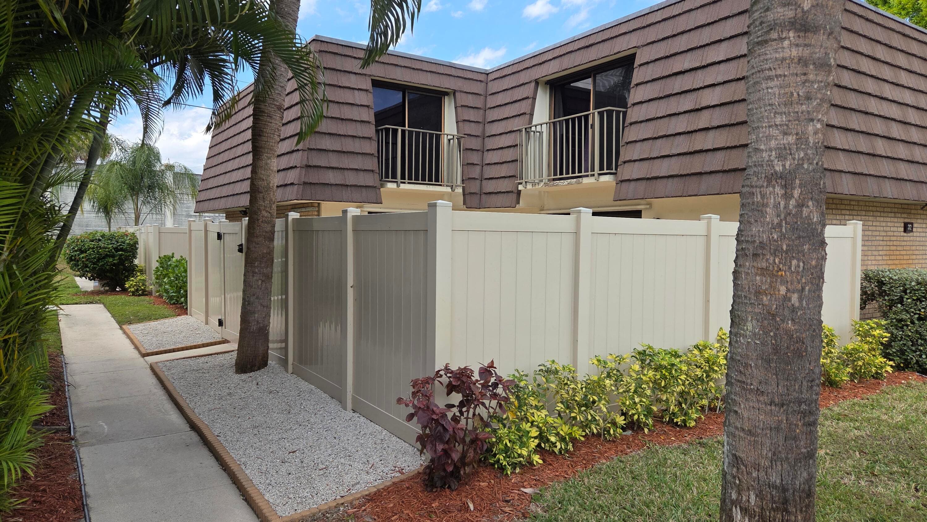 7311 73rd Way, West Palm Beach, FL 33407 — photo 3 of 36