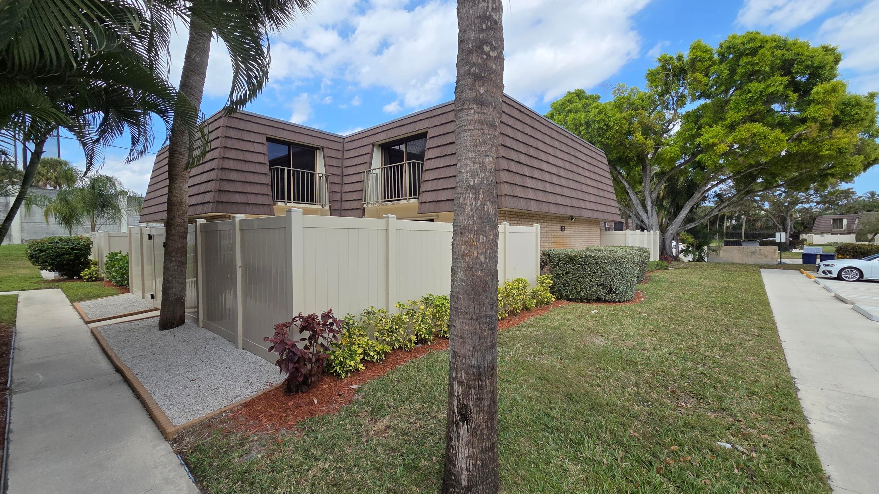 7311 73rd Way, West Palm Beach, FL 33407 — photo 2 of 36