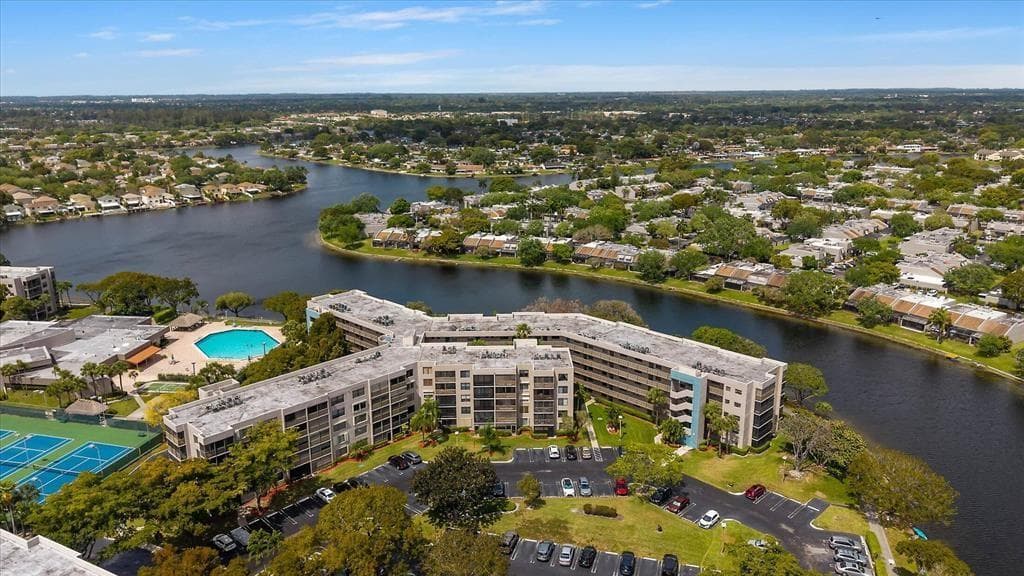 1001 Colony Point Circle 417, Pembroke Pines, FL 33026 — photo 2 of 39