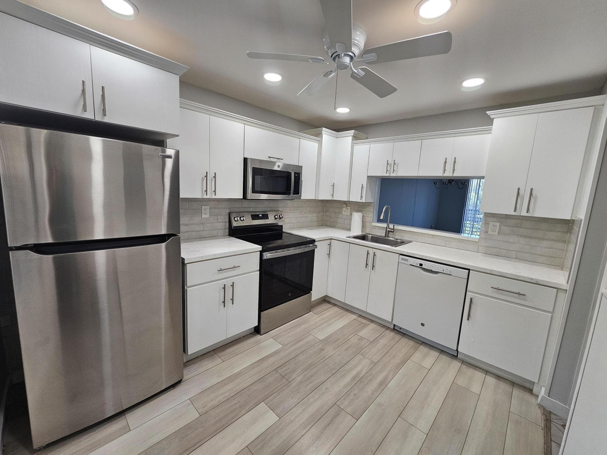 1001 Colony Point Circle 417, Pembroke Pines, FL 33026 — photo 9 of 39