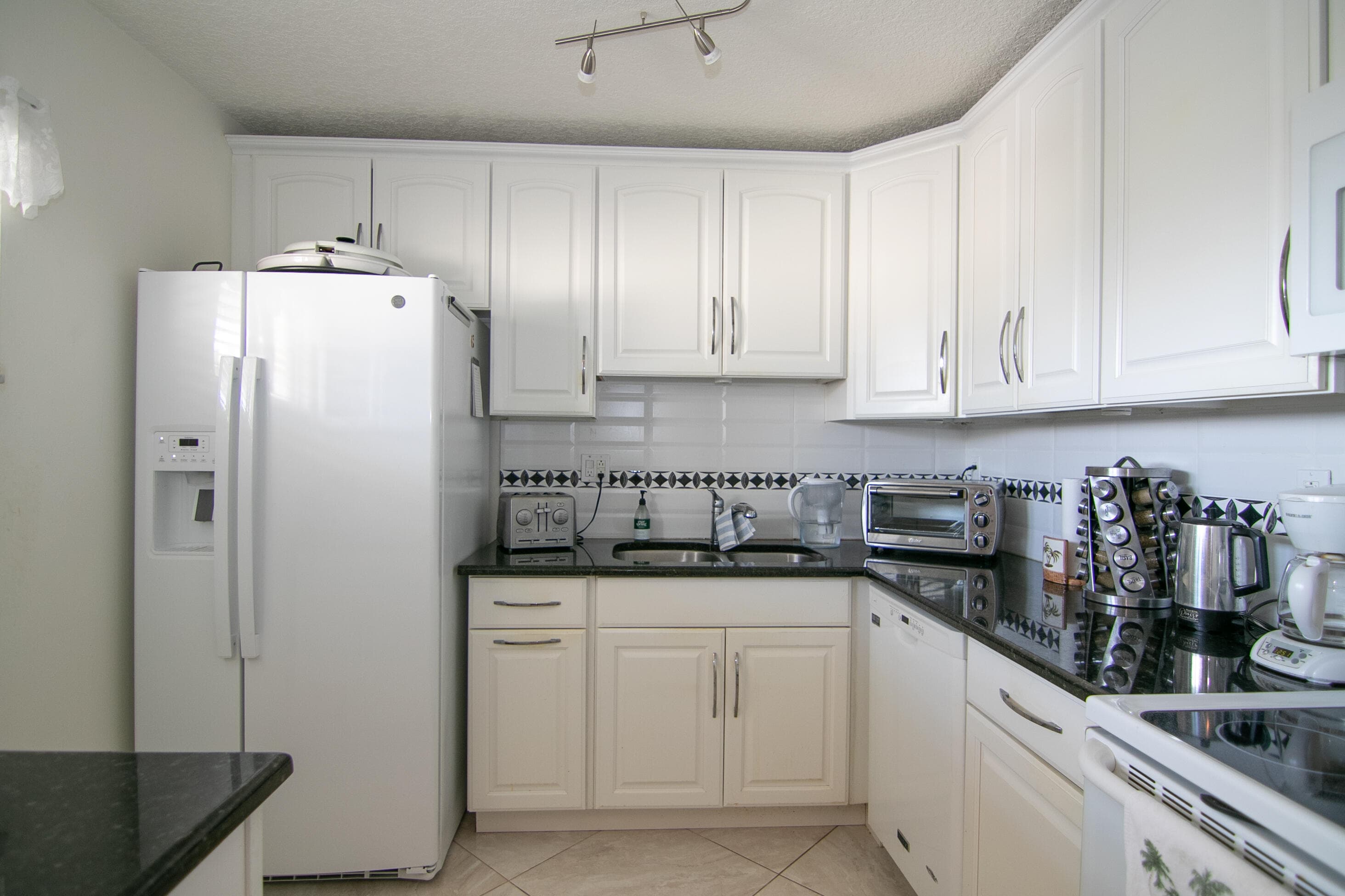 2562 N Garden Drive N 308, Lake Worth, FL 33461 — photo 3 of 26