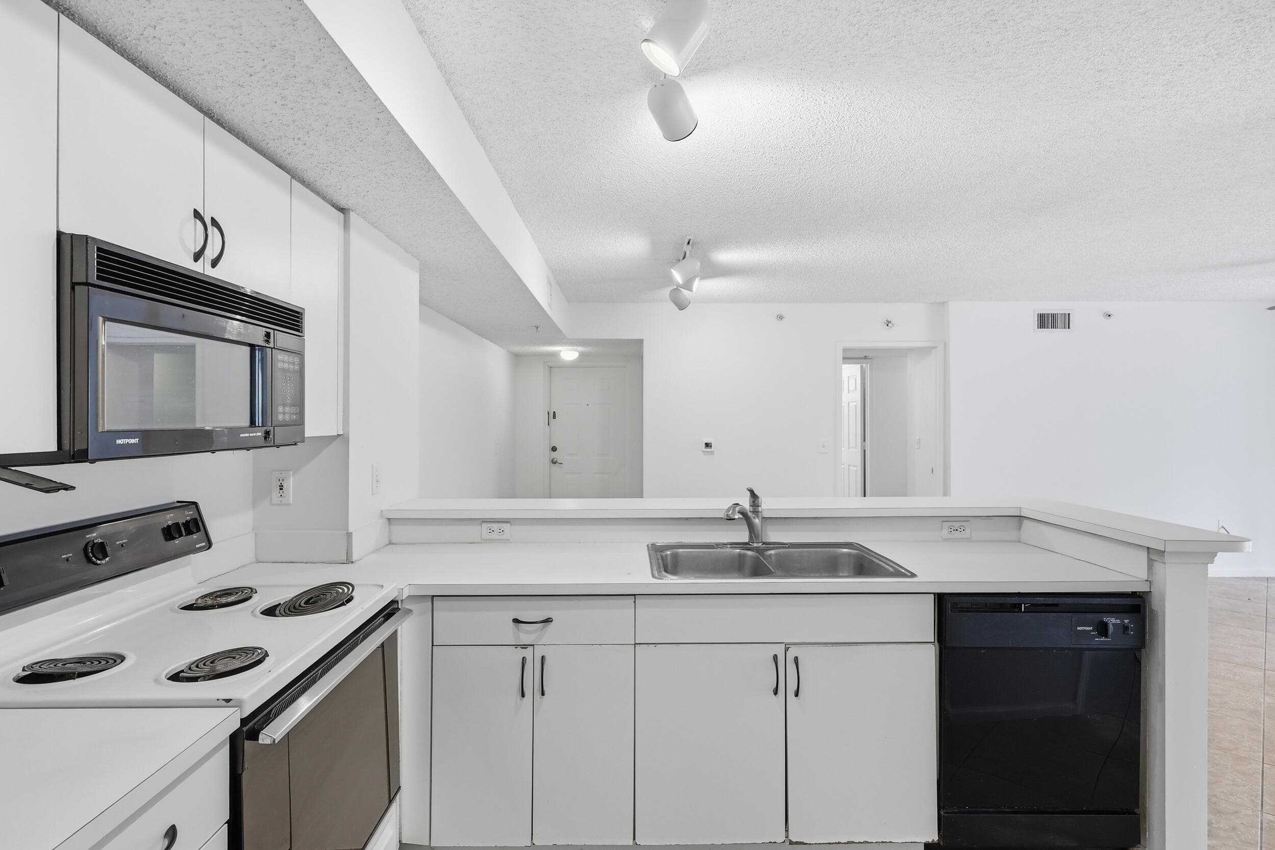 278 Village Boulevard 8106, Tequesta, FL 33469 — photo 13 of 38