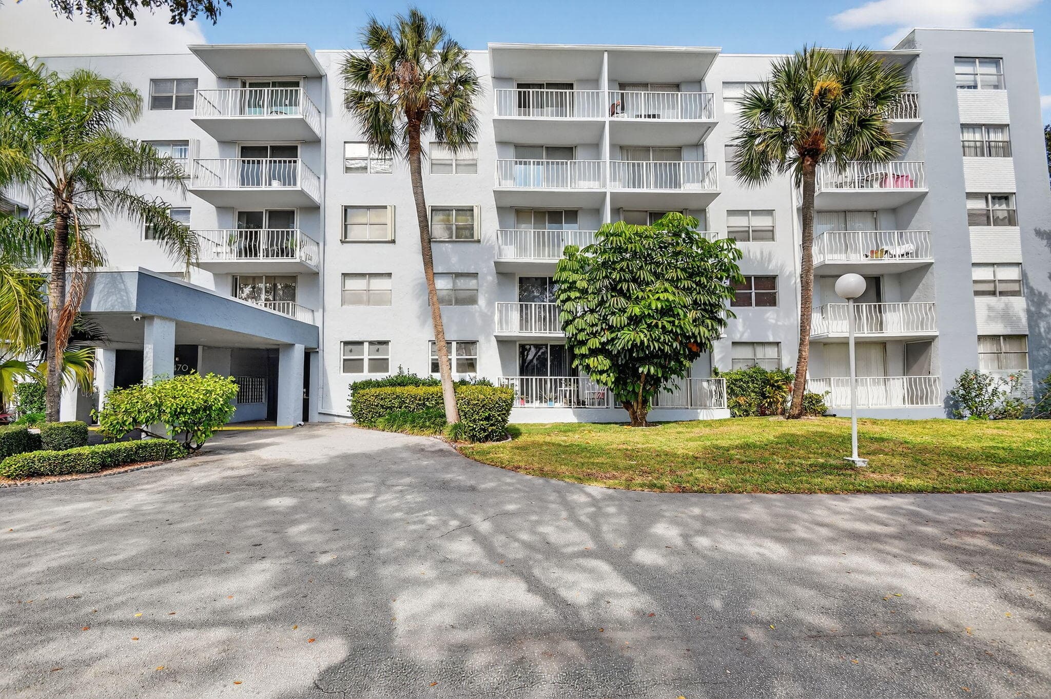 470 Executive Center Drive 4j, West Palm Beach, FL 33401 — photo 2 of 61