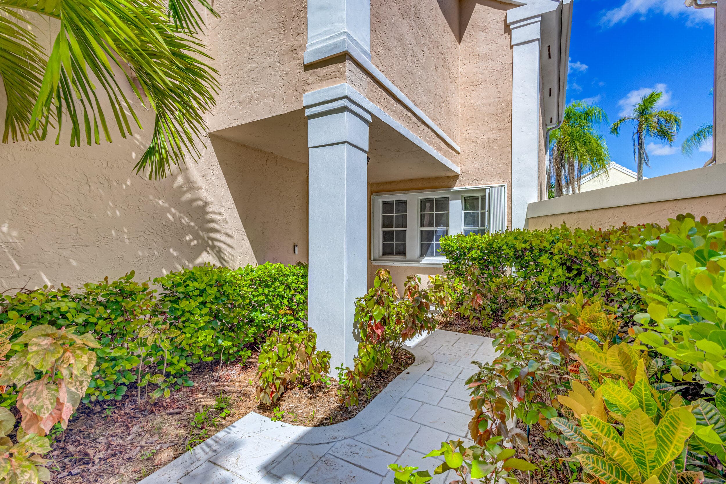 17 Selby Lane, Palm Beach Gardens, FL 33418 — photo 6 of 69