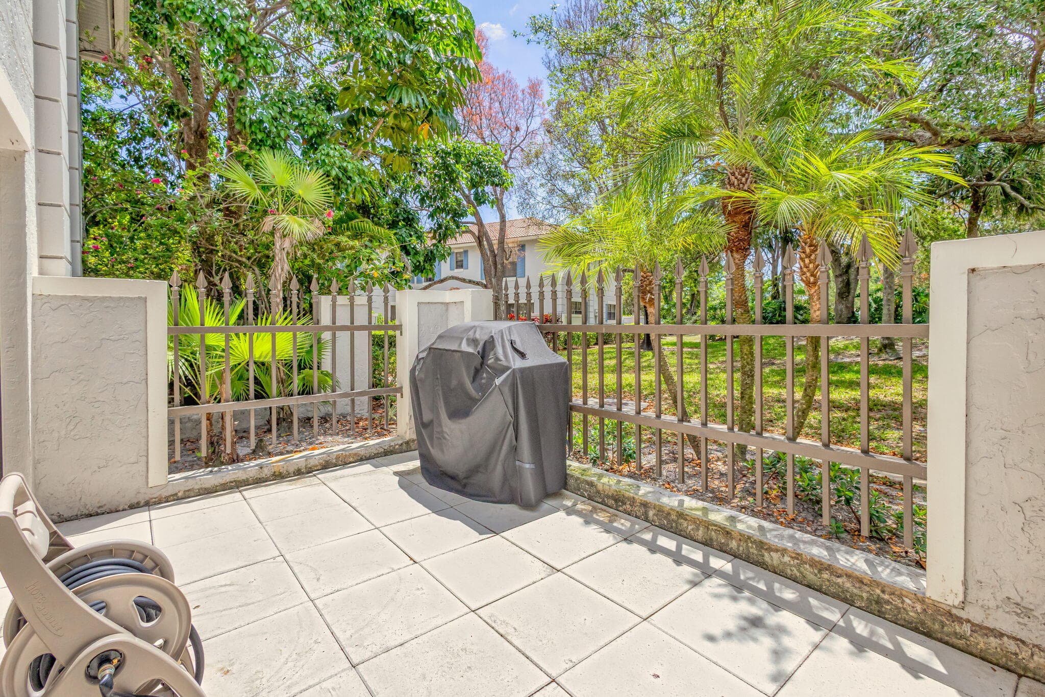355 Prestwick Circle 4, Palm Beach Gardens, FL 33418 — photo 4 of 64