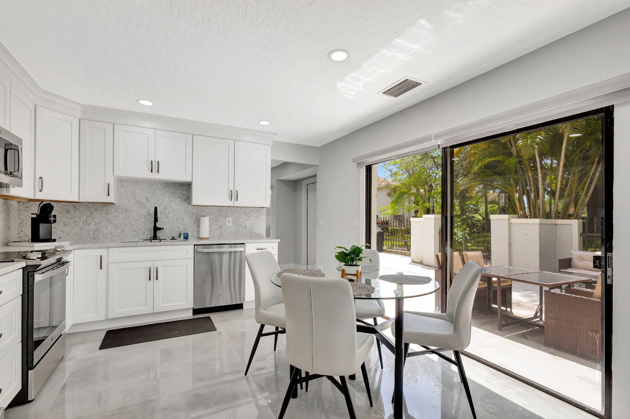 355 Prestwick Circle 4, Palm Beach Gardens, FL 33418 — photo 20 of 64