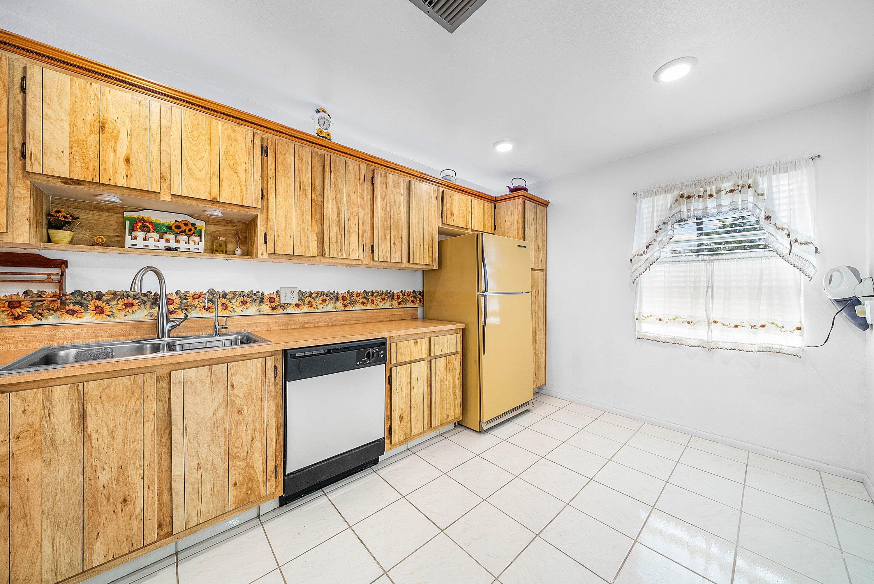 5730 Fernley Drive E 23, West Palm Beach, FL 33415 — photo 4 of 25
