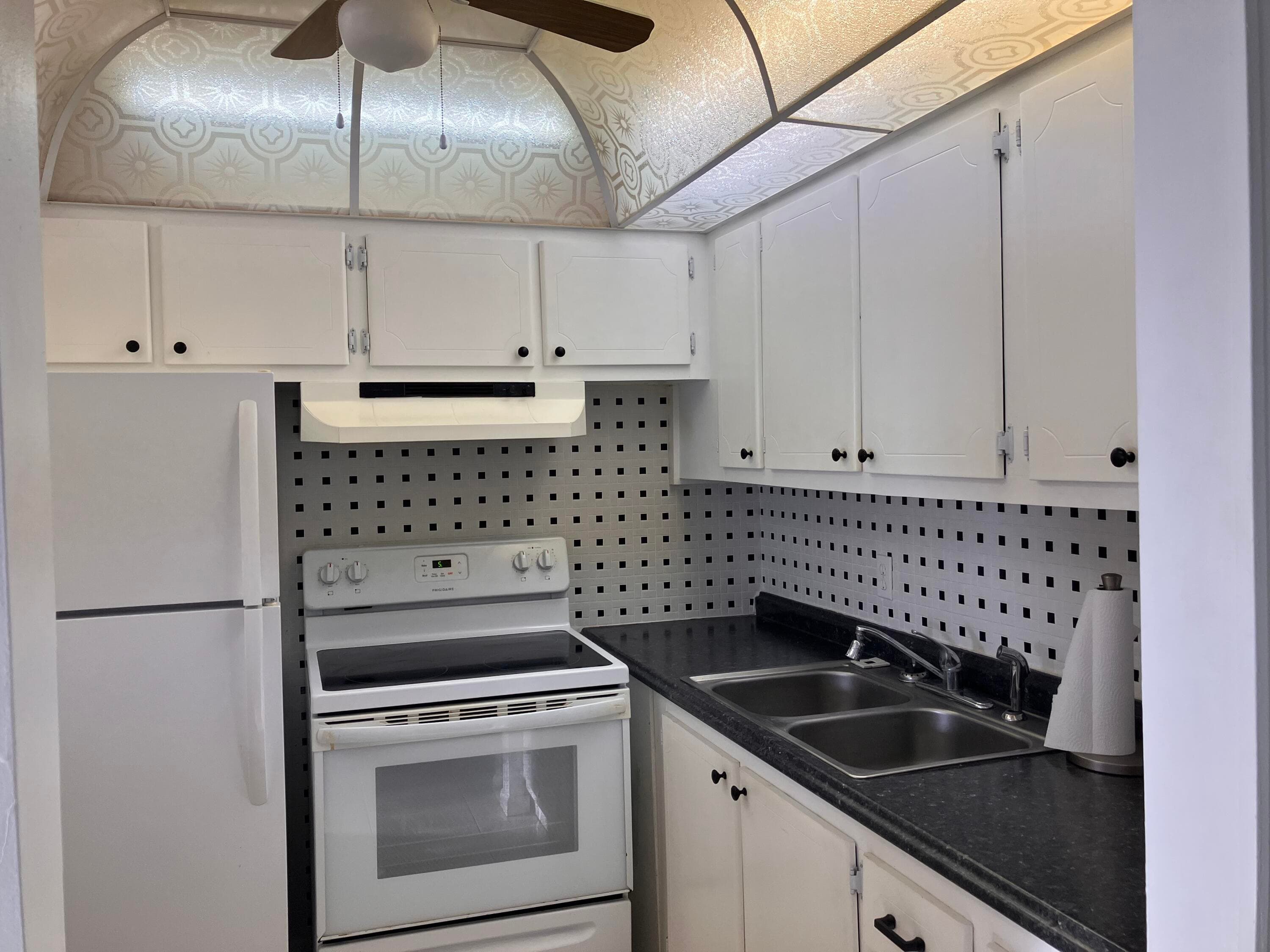 130 Northampton G, West Palm Beach, FL 33417 — photo 13 of 23
