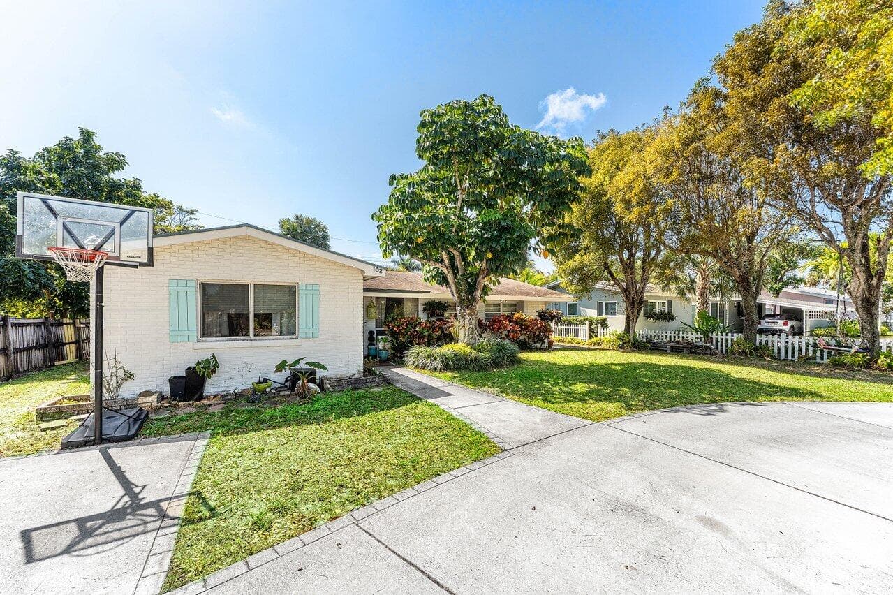 102 NE 22nd Street, Delray Beach, FL 33444 — photo 3 of 28