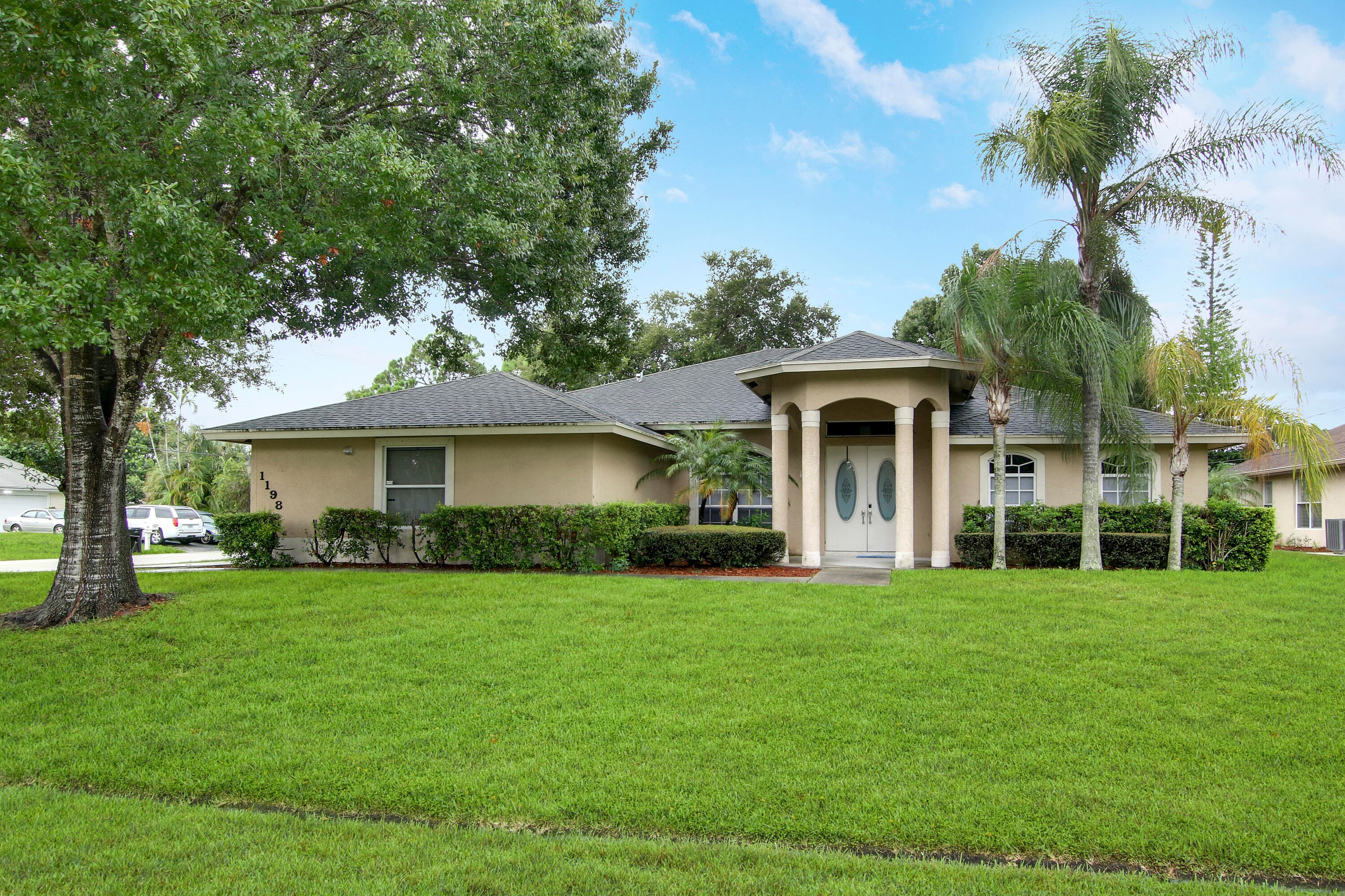 1198 SE Petunia Avenue, Port St. Lucie, FL 34952 — photo 6 of 35