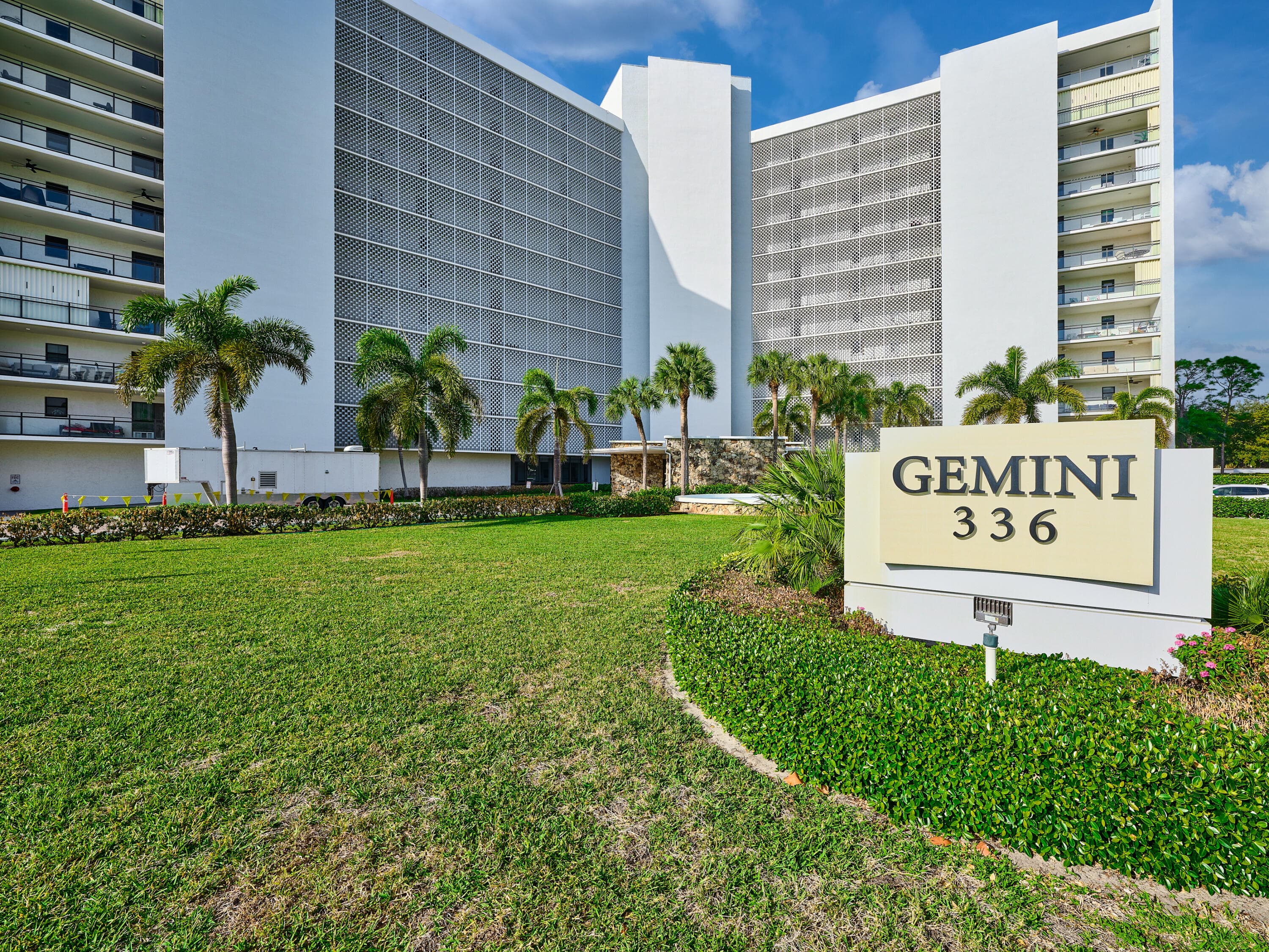 336 Golfview Road 605, North Palm Beach, FL 33408 — photo 2 of 27