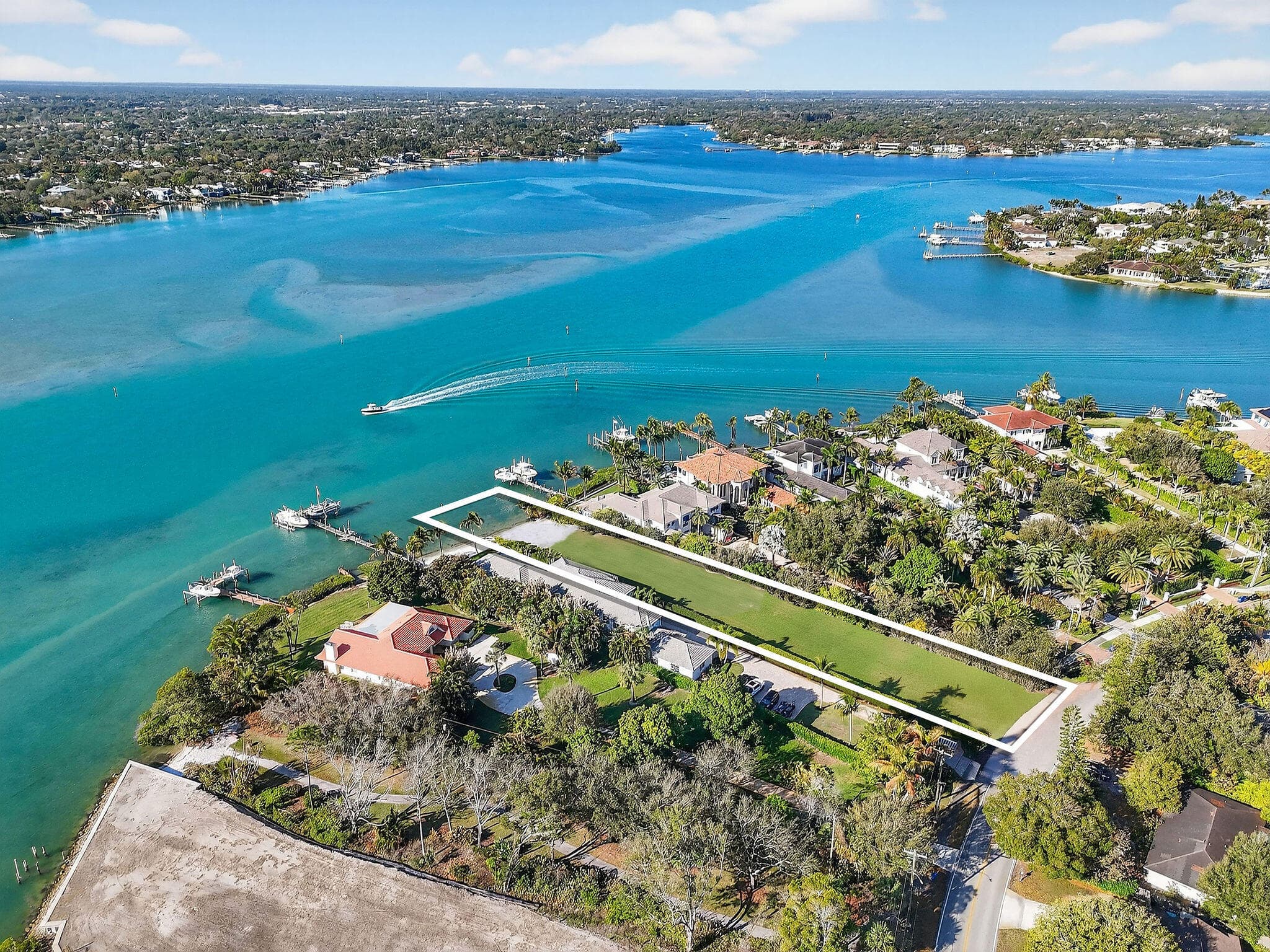 114 W Riverside Drive, Jupiter, FL 33469 — photo 11 of 35