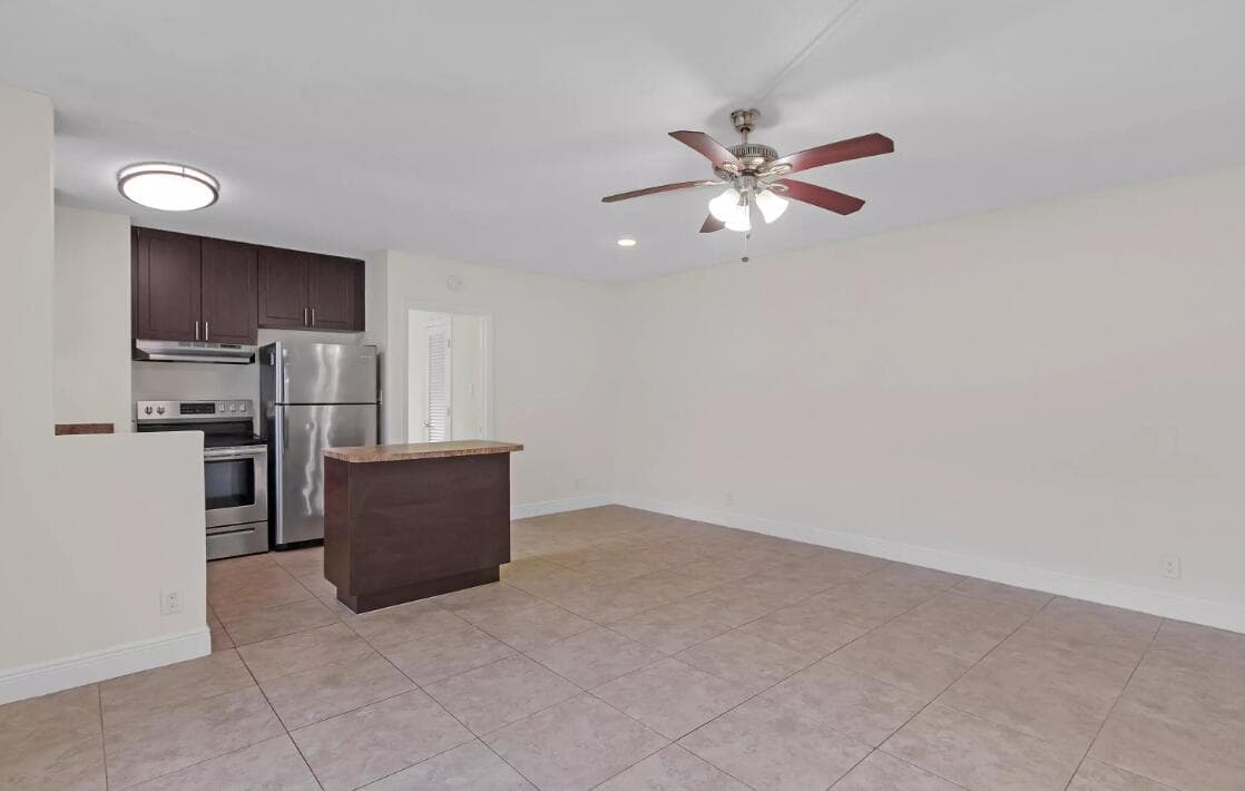 560 NE 46th Street 8, Boca Raton, FL 33431 — photo 3 of 4