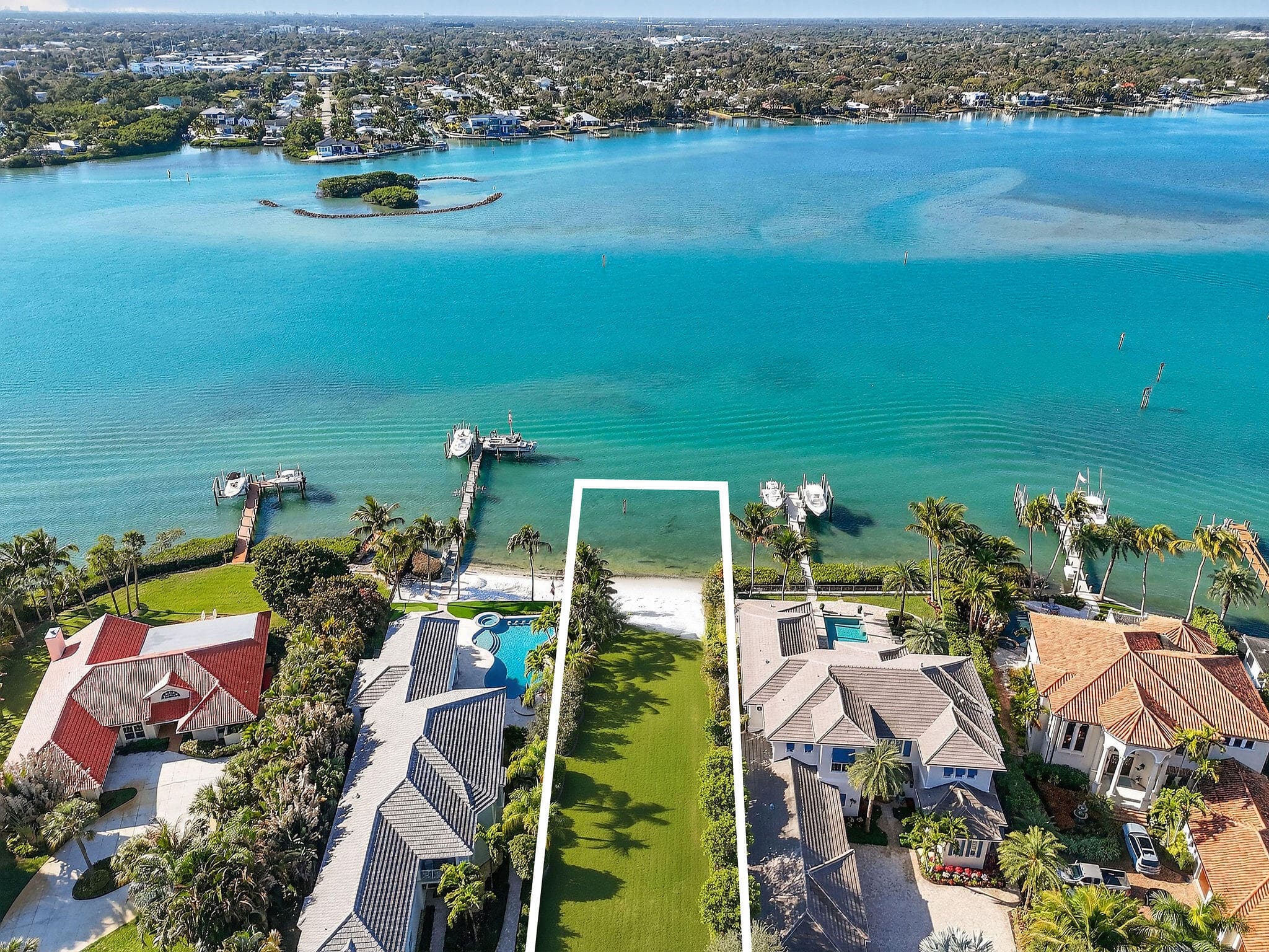 114 W Riverside Drive, Jupiter, FL 33469 — photo 10 of 35