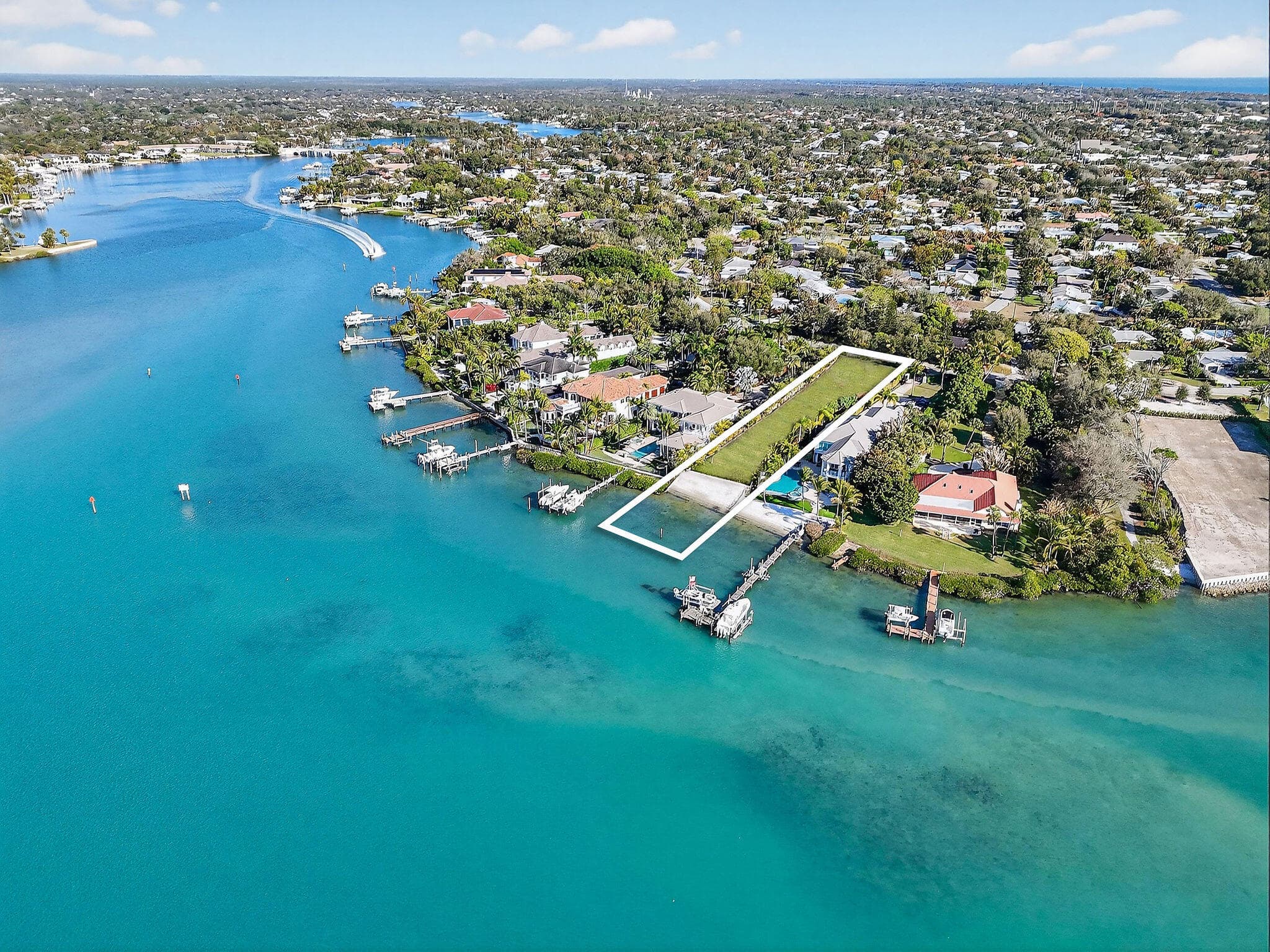 114 W Riverside Drive, Jupiter, FL 33469 — photo 9 of 35