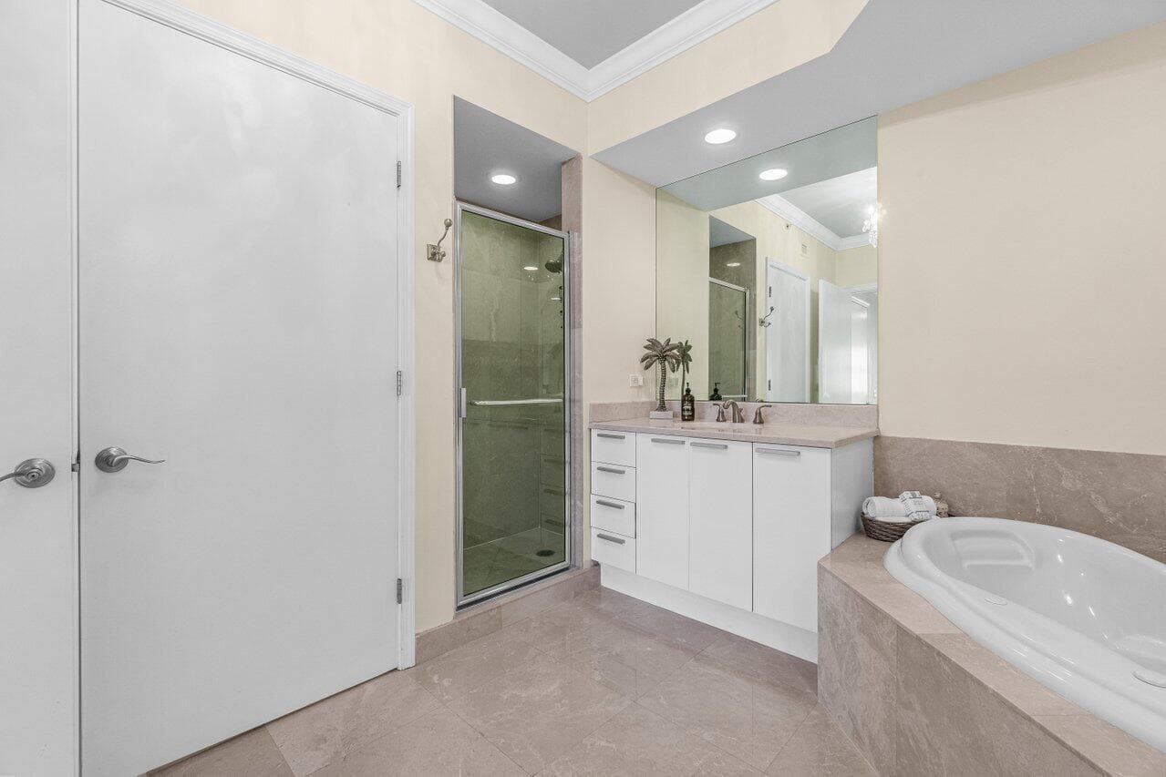 2650 Lake Shore Drive 302, Riviera Beach, FL 33404 — photo 15 of 47