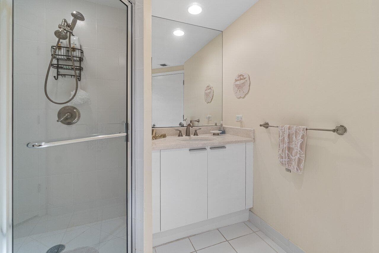 2650 Lake Shore Drive 302, Riviera Beach, FL 33404 — photo 21 of 47