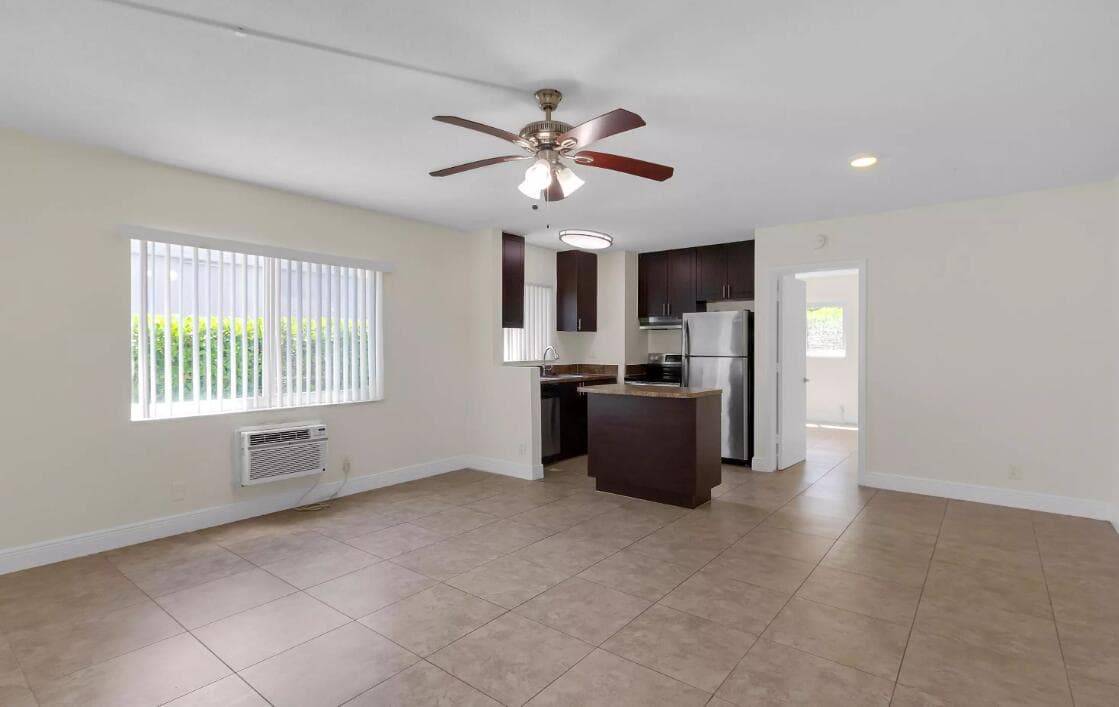 560 NE 46th Street 6, Boca Raton, FL 33431 — photo 3 of 4