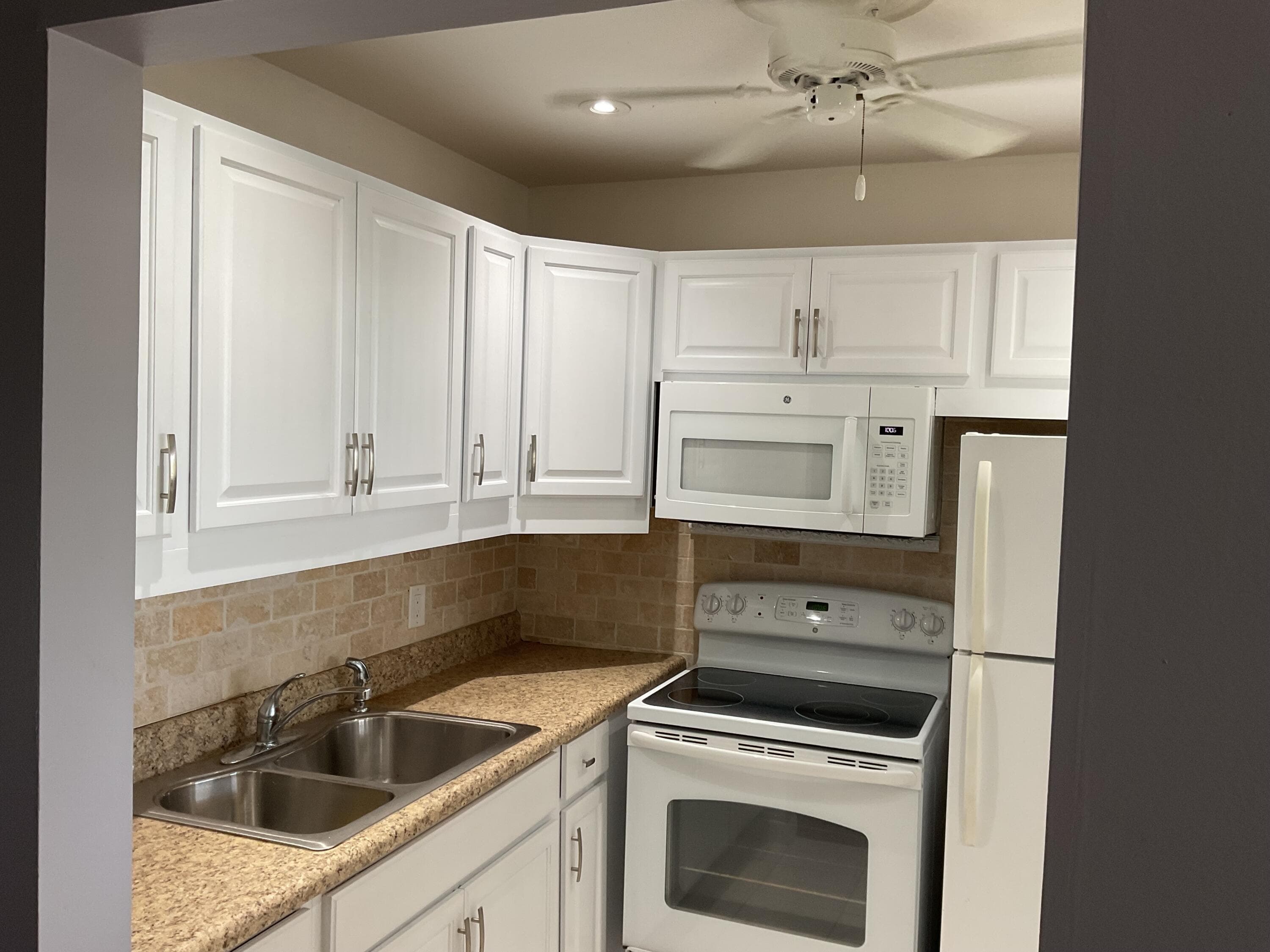 231 Berkshire K 231, West Palm Beach, FL 33417 — photo 2 of 29