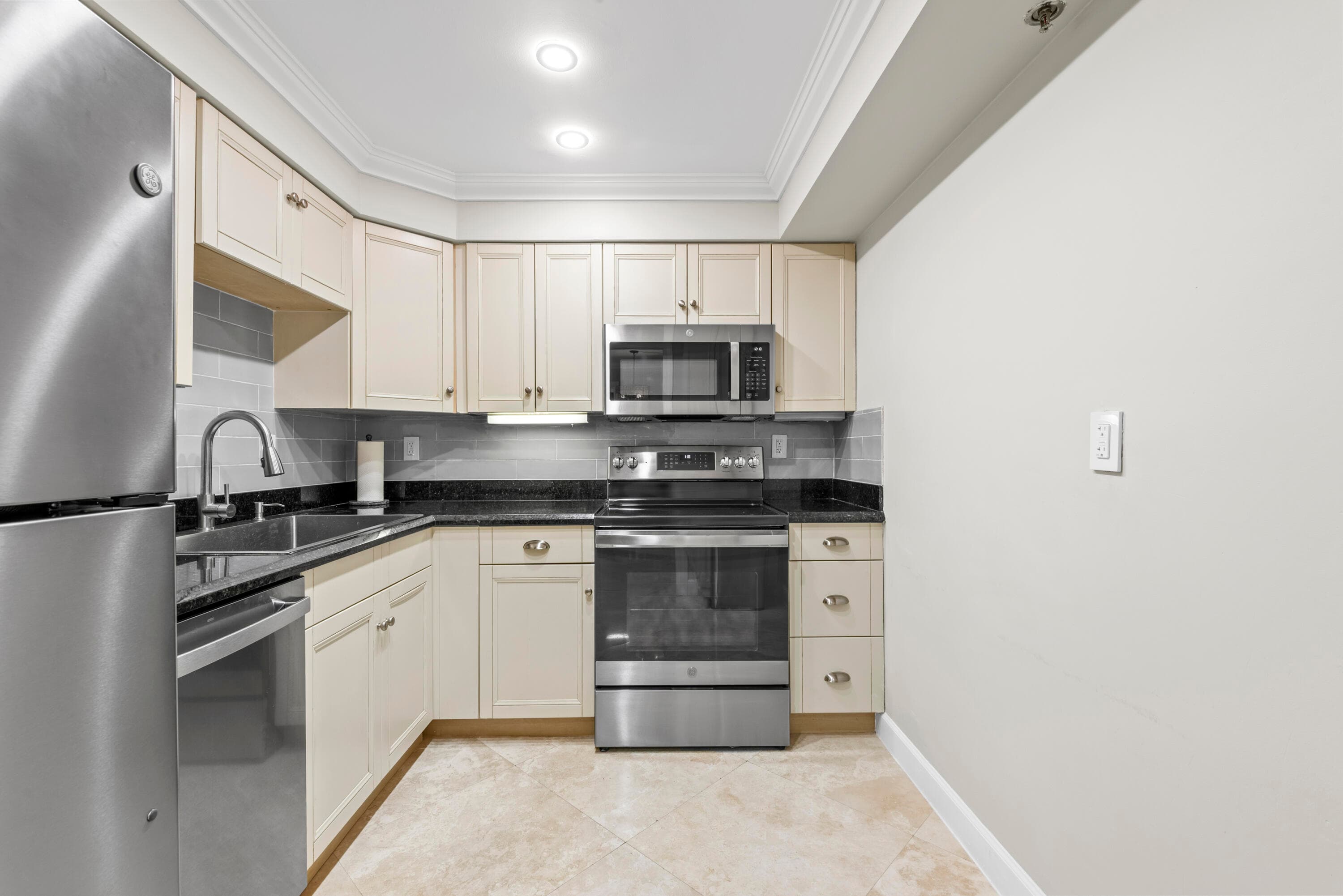 3301 S Ocean Boulevard 1006, Highland Beach, FL 33487 — photo 10 of 32