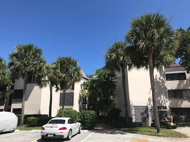 1640 Twelve Oaks Way 101, North Palm Beach, FL 33408 — photo 2 of 22
