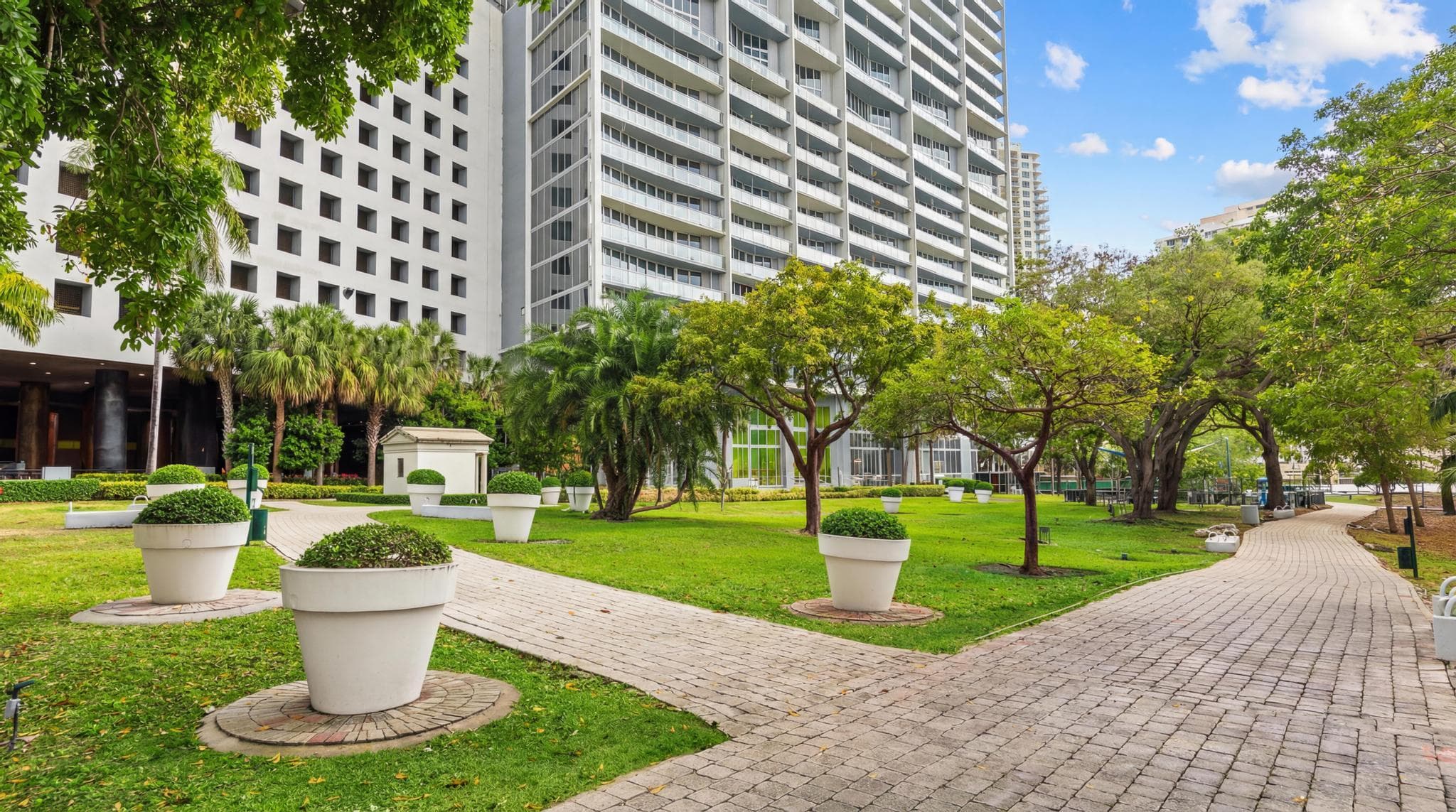 485 Brickell Avenue 2506, Miami, FL 33131 — photo 33 of 34