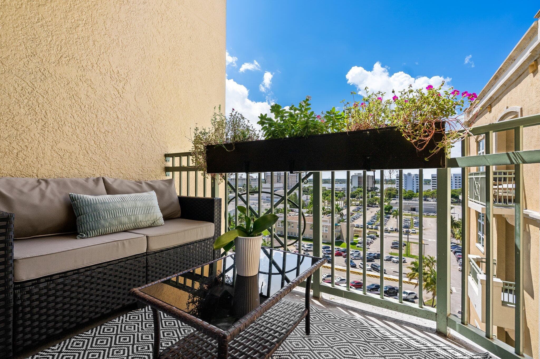 403 S Sapodilla Avenue 806, West Palm Beach, FL 33401 — photo 10 of 11