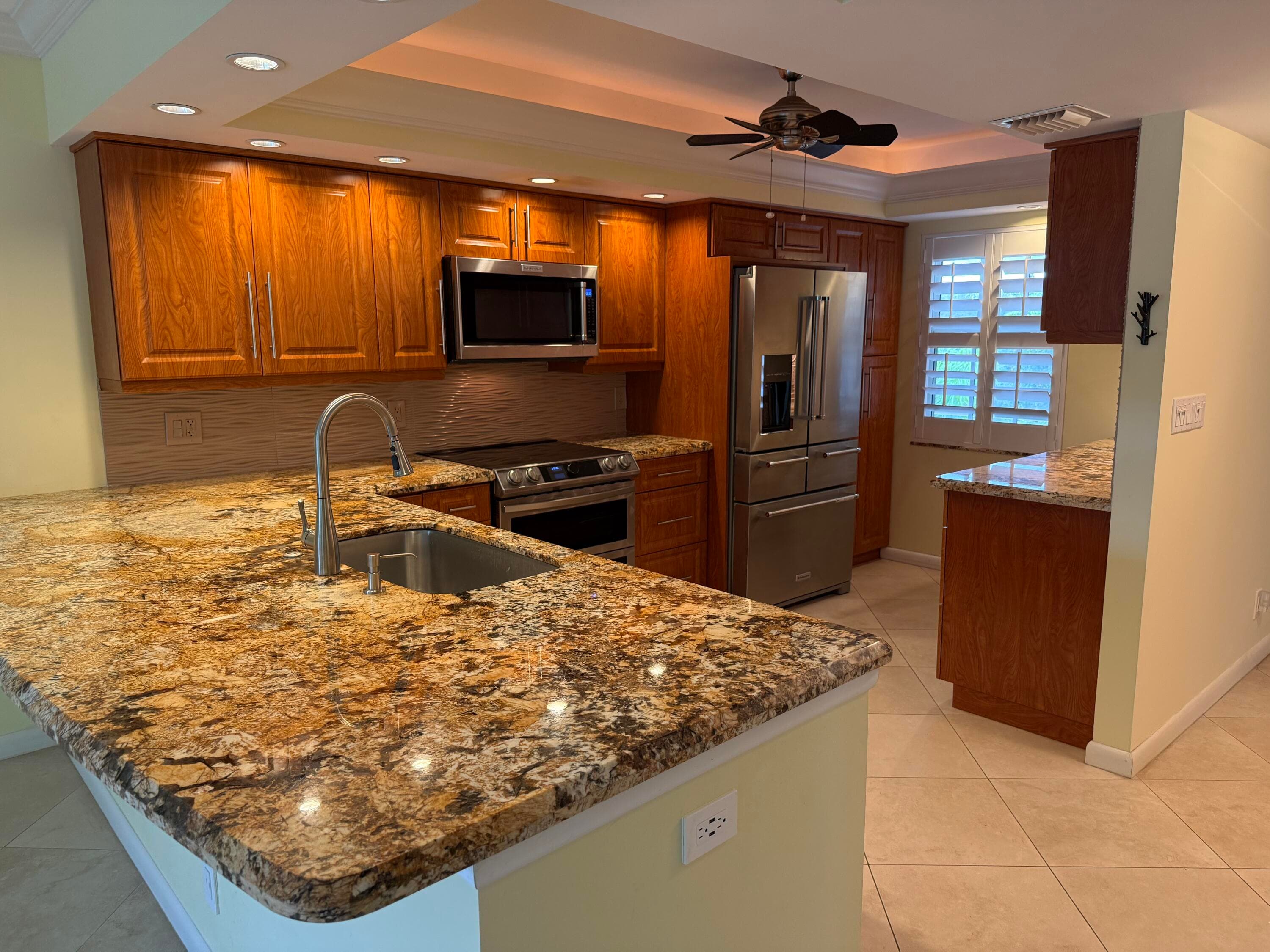 3930 Oaks Clubhouse Drive 408, Pompano Beach, FL 33069 — photo 2 of 17