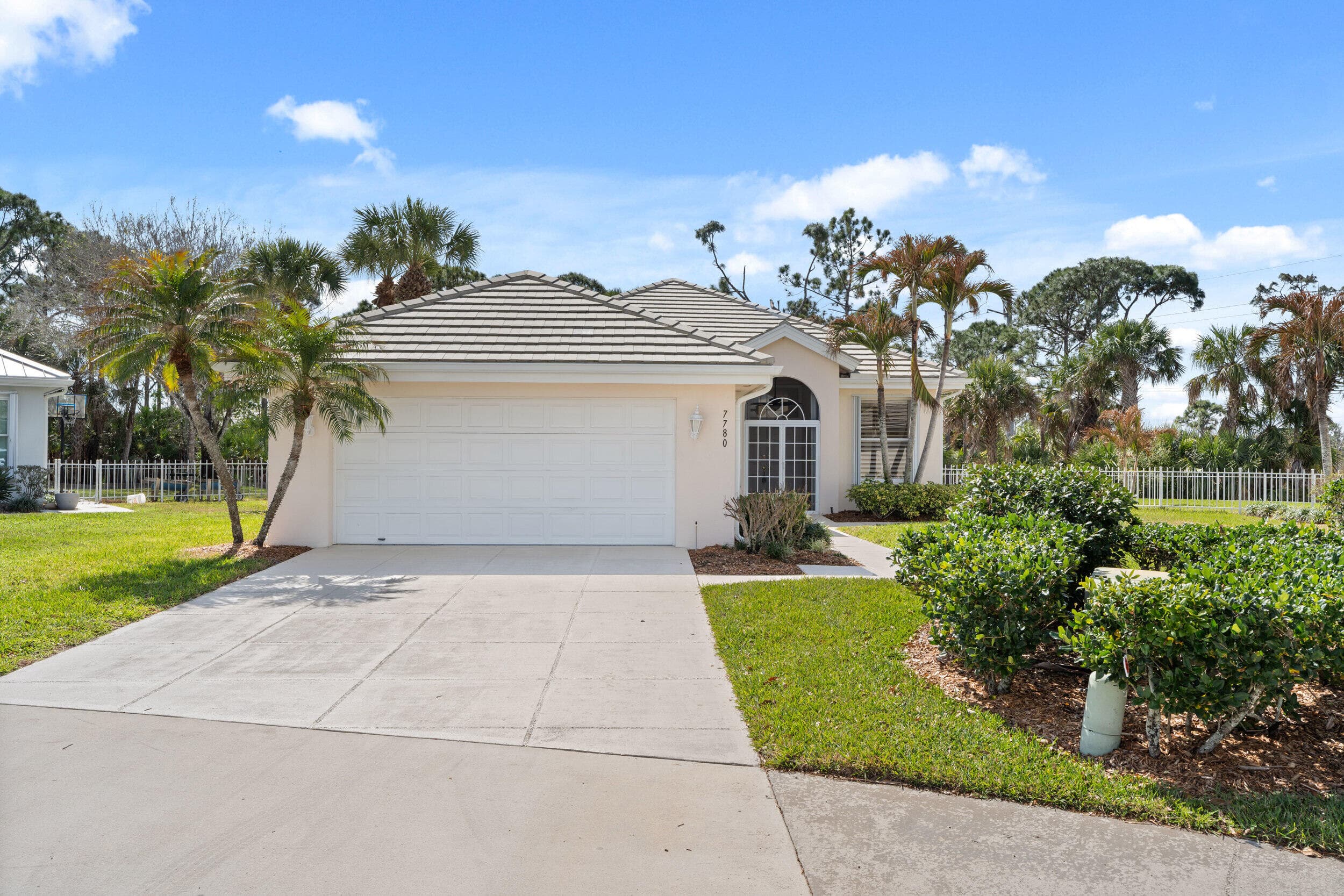 7780 SE Needle Palm Circle, Hobe Sound, FL 33455 — photo 11 of 33